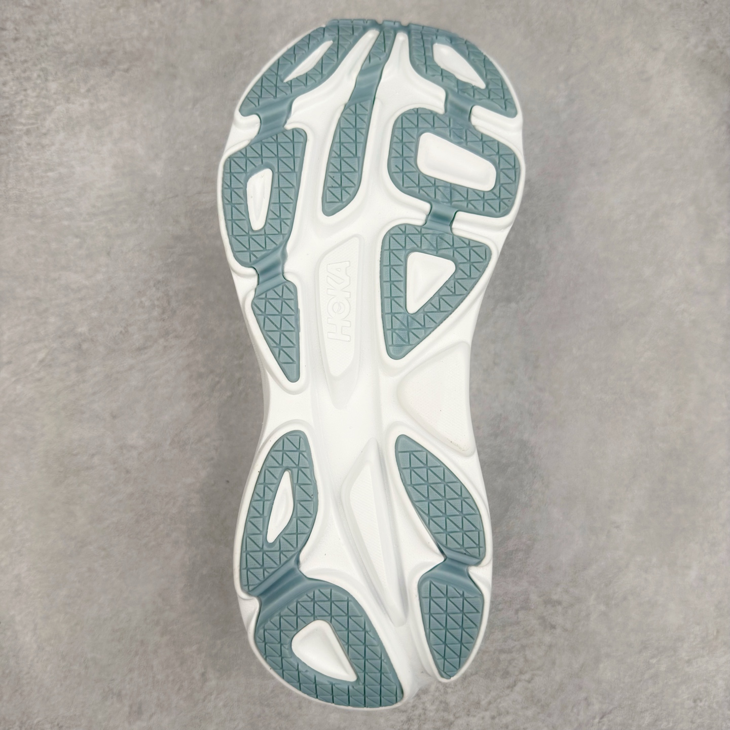 图片[9]-＃HK纯原 HOKA ONE ONE Bondi 8 邦代八代缓震网面耐磨低帮跑步鞋 原始的 Bondi 缓震和线条在这里 提供该特许经营权众所周知的柔软、平衡的乘坐体验 Bondi 使用加长的摇杆微调几何形状 以获得更大的加速度 同时由于采用碳纤维板 还可以提供更平稳的脚趾离地 尺码：36 36.5 37.5 38 38.5 39 40 40.5 41 42 42.5 43 44 44.5 45-选品中心