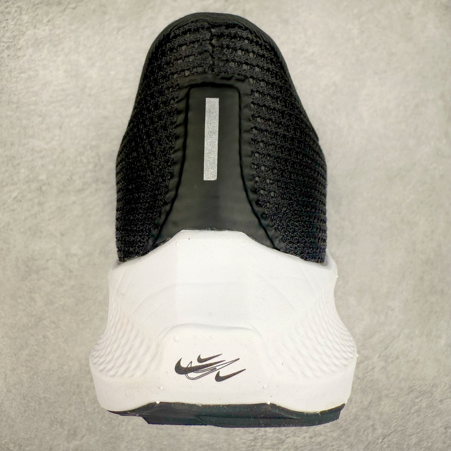 图片[8]-＃TG纯原 NK Zoom Pegasus 飞马40代马拉松系列网面透气缓震疾速跑鞋 独家渠道 市面未流通批次 奥莱直播间499 599一样的东西 碾压市面现存所有版本 公司一样的东西 超值回馈 帮你省钱 拥有 Zoom Air 一如既往的稳定感和流畅感 鞋面采用工程网眼设计 为特定高热区域营造出色透气性 进一步增加鞋面的穿孔数量 让足部能够快速散热 中足搭配 Flywire 飞线 在高速运动时营造舒适稳定的贴合感 内置Zoon气垫加持 动力十足 尺码：36 36.5 37.5 38 38.5 39 40 40.5 41 42 42.5 43 44 44.5 45-选品中心