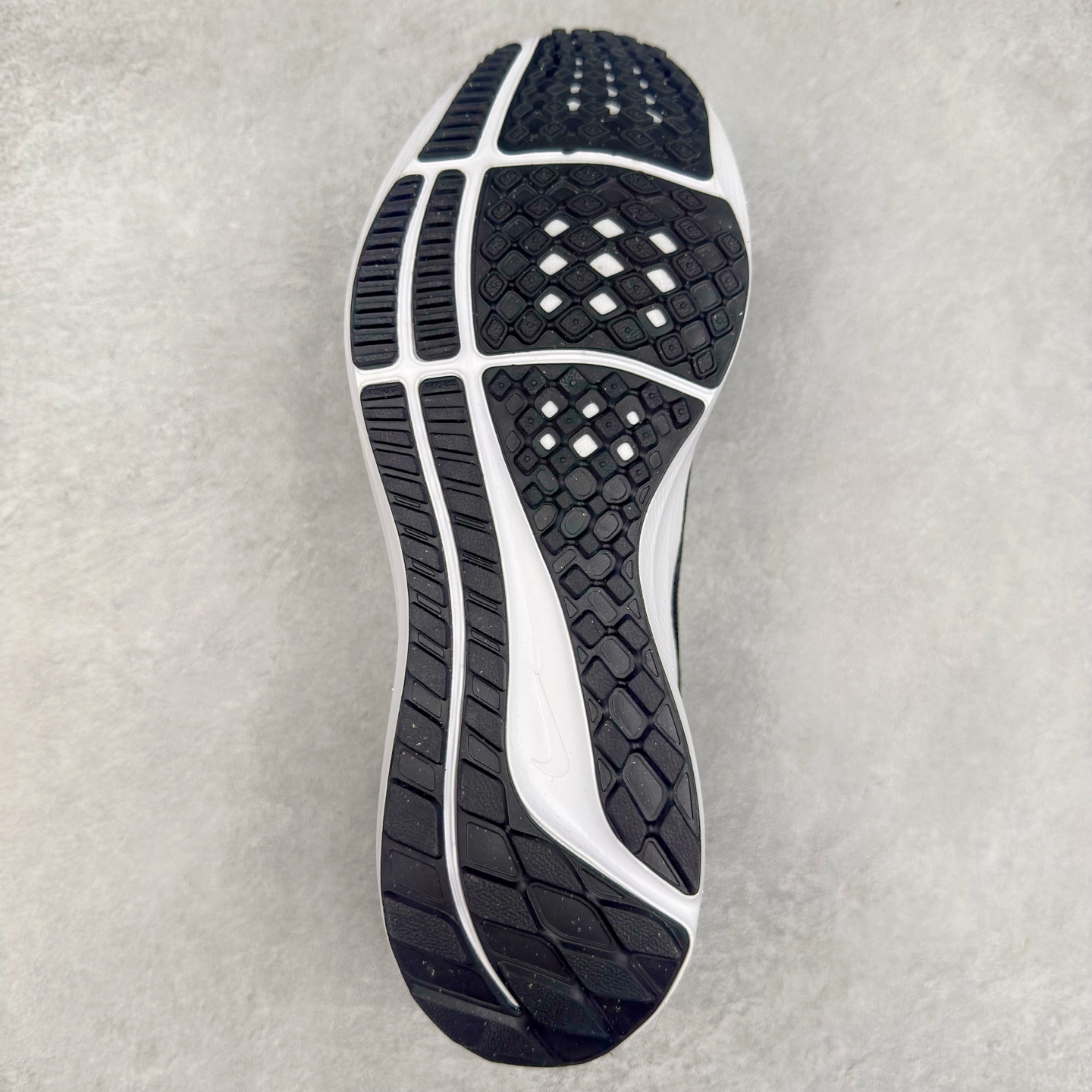 图片[9]-＃TG纯原 NK Zoom Pegasus 飞马40代马拉松系列网面透气缓震疾速跑鞋 独家渠道 市面未流通批次 奥莱直播间499 599一样的东西 碾压市面现存所有版本 公司一样的东西 超值回馈 帮你省钱 拥有 Zoom Air 一如既往的稳定感和流畅感 鞋面采用工程网眼设计 为特定高热区域营造出色透气性 进一步增加鞋面的穿孔数量 让足部能够快速散热 中足搭配 Flywire 飞线 在高速运动时营造舒适稳定的贴合感 内置Zoon气垫加持 动力十足 尺码：36 36.5 37.5 38 38.5 39 40 40.5 41 42 42.5 43 44 44.5 45-选品中心