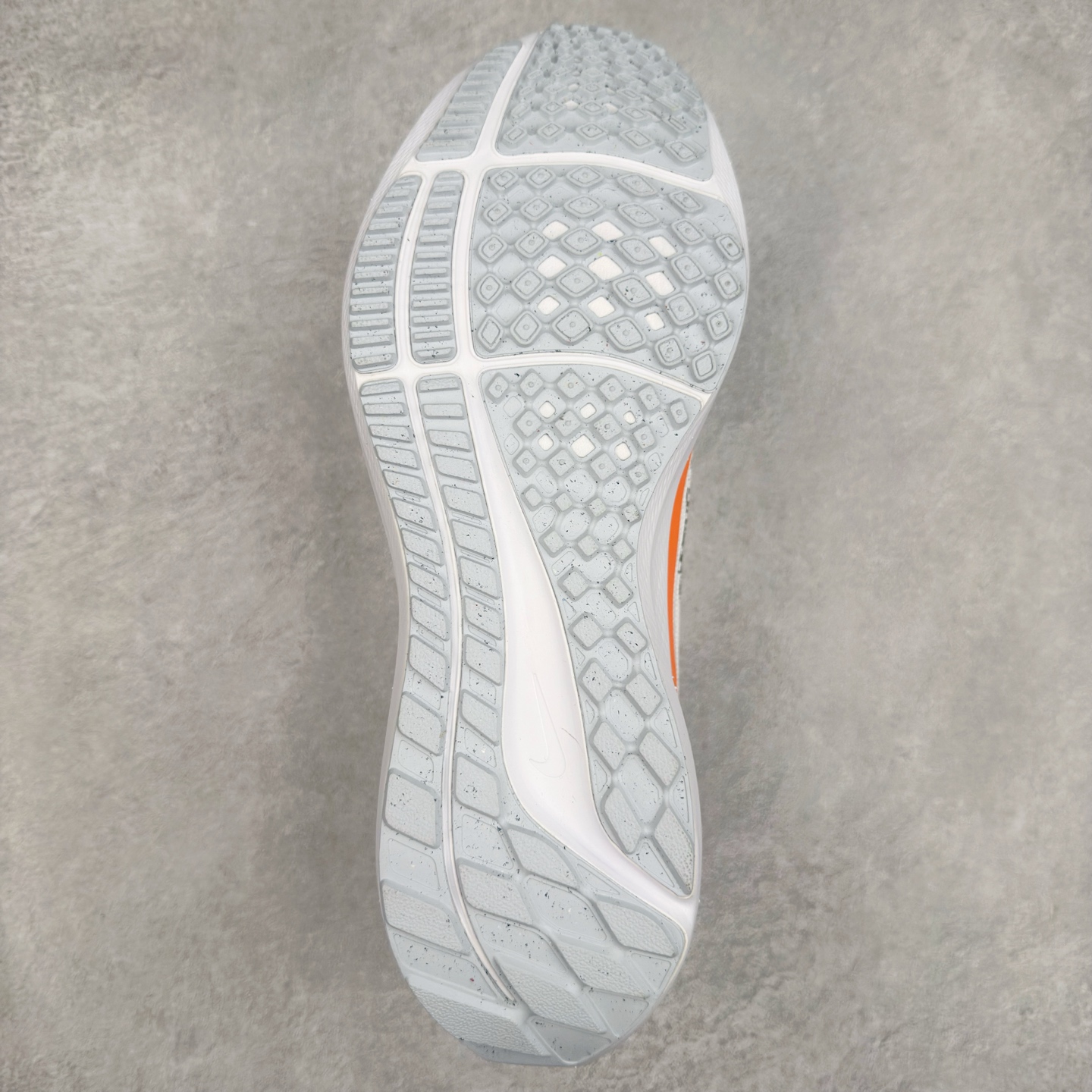 图片[9]-＃TG纯原 NK Zoom Pegasus 飞马40代马拉松系列网面透气缓震疾速跑鞋 独家渠道 市面未流通批次 奥莱直播间499 599一样的东西 碾压市面现存所有版本 公司一样的东西 超值回馈 帮你省钱 拥有 Zoom Air 一如既往的稳定感和流畅感 鞋面采用工程网眼设计 为特定高热区域营造出色透气性 进一步增加鞋面的穿孔数量 让足部能够快速散热 中足搭配 Flywire 飞线 在高速运动时营造舒适稳定的贴合感 内置Zoon气垫加持 动力十足 尺码：36 36.5 37.5 38 38.5 39 40 40.5 41 42 42.5 43 44 44.5 45-选品中心