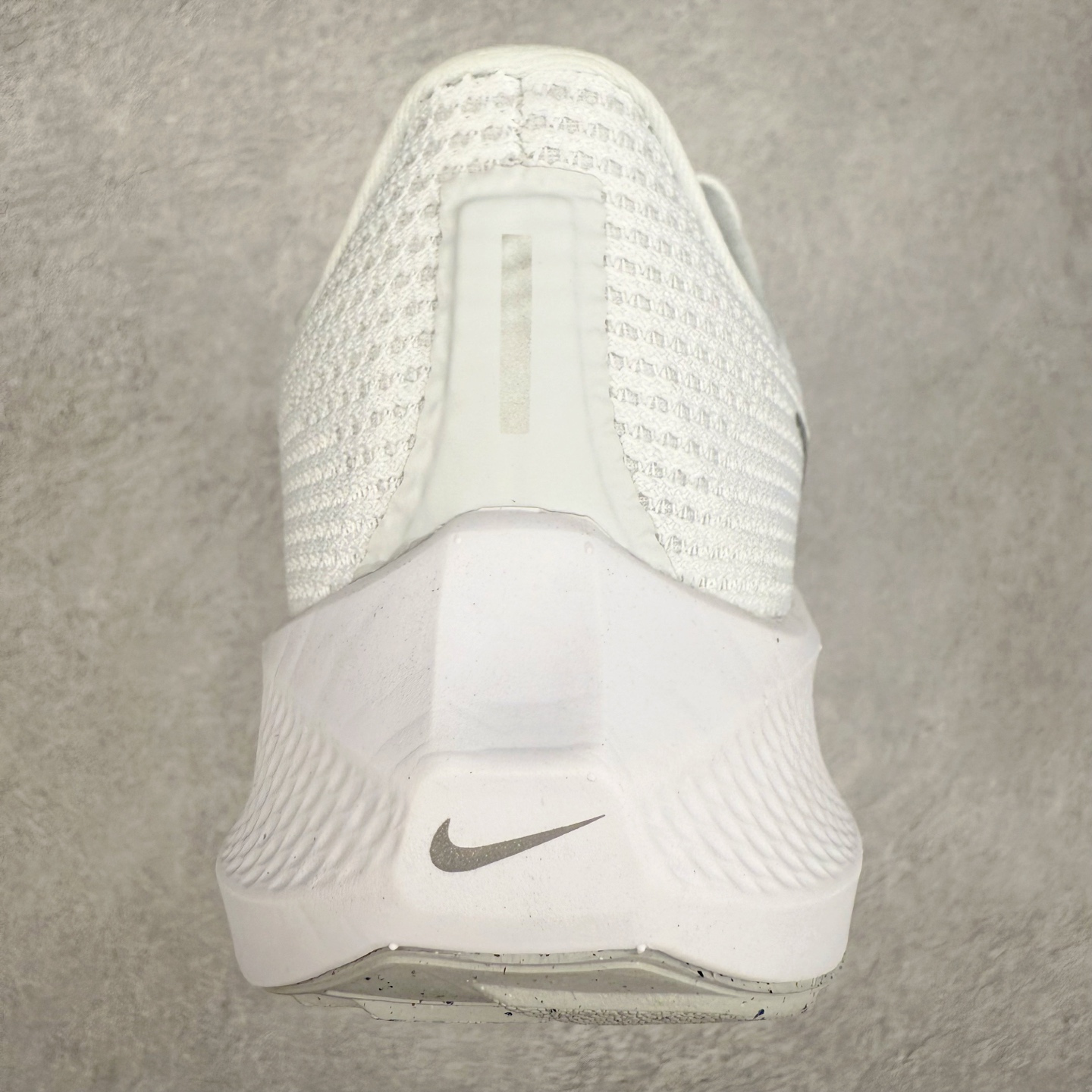 图片[8]-＃TG纯原 NK Zoom Pegasus 飞马40代马拉松系列网面透气缓震疾速跑鞋 独家渠道 市面未流通批次 奥莱直播间499 599一样的东西 碾压市面现存所有版本 公司一样的东西 超值回馈 帮你省钱 拥有 Zoom Air 一如既往的稳定感和流畅感 鞋面采用工程网眼设计 为特定高热区域营造出色透气性 进一步增加鞋面的穿孔数量 让足部能够快速散热 中足搭配 Flywire 飞线 在高速运动时营造舒适稳定的贴合感 内置Zoon气垫加持 动力十足 尺码：36 36.5 37.5 38 38.5 39 40 40.5 41 42 42.5 43 44 44.5 45-选品中心