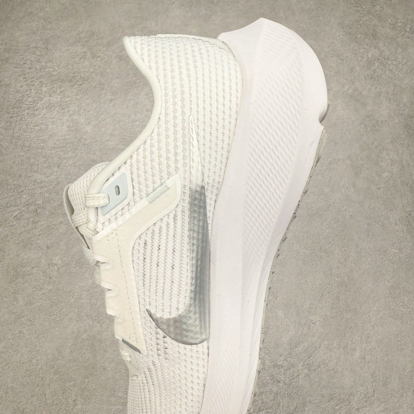 图片[7]-＃TG纯原 NK Zoom Pegasus 飞马40代马拉松系列网面透气缓震疾速跑鞋 独家渠道 市面未流通批次 奥莱直播间499 599一样的东西 碾压市面现存所有版本 公司一样的东西 超值回馈 帮你省钱 拥有 Zoom Air 一如既往的稳定感和流畅感 鞋面采用工程网眼设计 为特定高热区域营造出色透气性 进一步增加鞋面的穿孔数量 让足部能够快速散热 中足搭配 Flywire 飞线 在高速运动时营造舒适稳定的贴合感 内置Zoon气垫加持 动力十足 尺码：36 36.5 37.5 38 38.5 39 40 40.5 41 42 42.5 43 44 44.5 45-选品中心