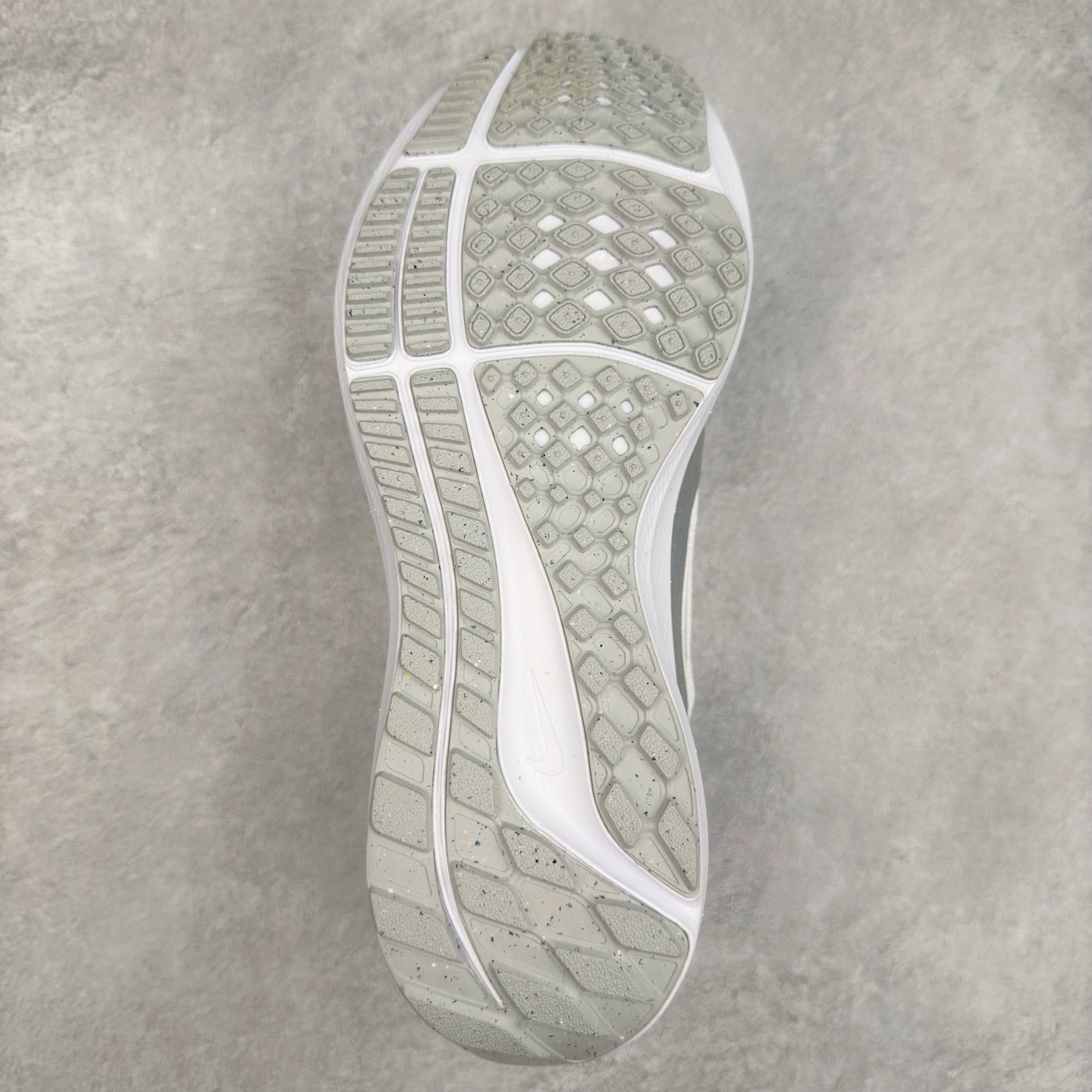 图片[9]-＃TG纯原 NK Zoom Pegasus 飞马40代马拉松系列网面透气缓震疾速跑鞋 独家渠道 市面未流通批次 奥莱直播间499 599一样的东西 碾压市面现存所有版本 公司一样的东西 超值回馈 帮你省钱 拥有 Zoom Air 一如既往的稳定感和流畅感 鞋面采用工程网眼设计 为特定高热区域营造出色透气性 进一步增加鞋面的穿孔数量 让足部能够快速散热 中足搭配 Flywire 飞线 在高速运动时营造舒适稳定的贴合感 内置Zoon气垫加持 动力十足 尺码：36 36.5 37.5 38 38.5 39 40 40.5 41 42 42.5 43 44 44.5 45-选品中心