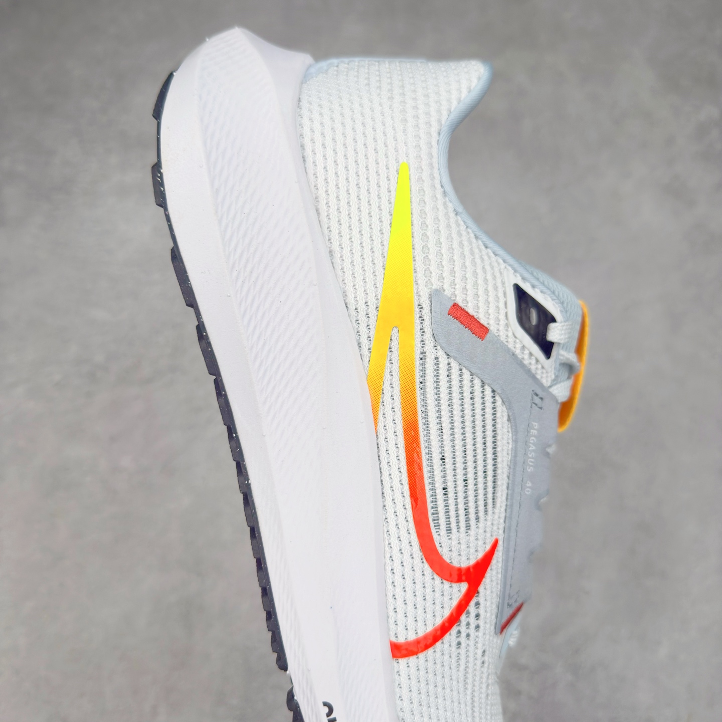 图片[6]-＃TG纯原 NK Zoom Pegasus 飞马40代马拉松系列网面透气缓震疾速跑鞋 独家渠道 市面未流通批次 奥莱直播间499 599一样的东西 碾压市面现存所有版本 公司一样的东西 超值回馈 帮你省钱 拥有 Zoom Air 一如既往的稳定感和流畅感 鞋面采用工程网眼设计 为特定高热区域营造出色透气性 进一步增加鞋面的穿孔数量 让足部能够快速散热 中足搭配 Flywire 飞线 在高速运动时营造舒适稳定的贴合感 内置Zoon气垫加持 动力十足 尺码：36 36.5 37.5 38 38.5 39 40 40.5 41 42 42.5 43 44 44.5 45-选品中心