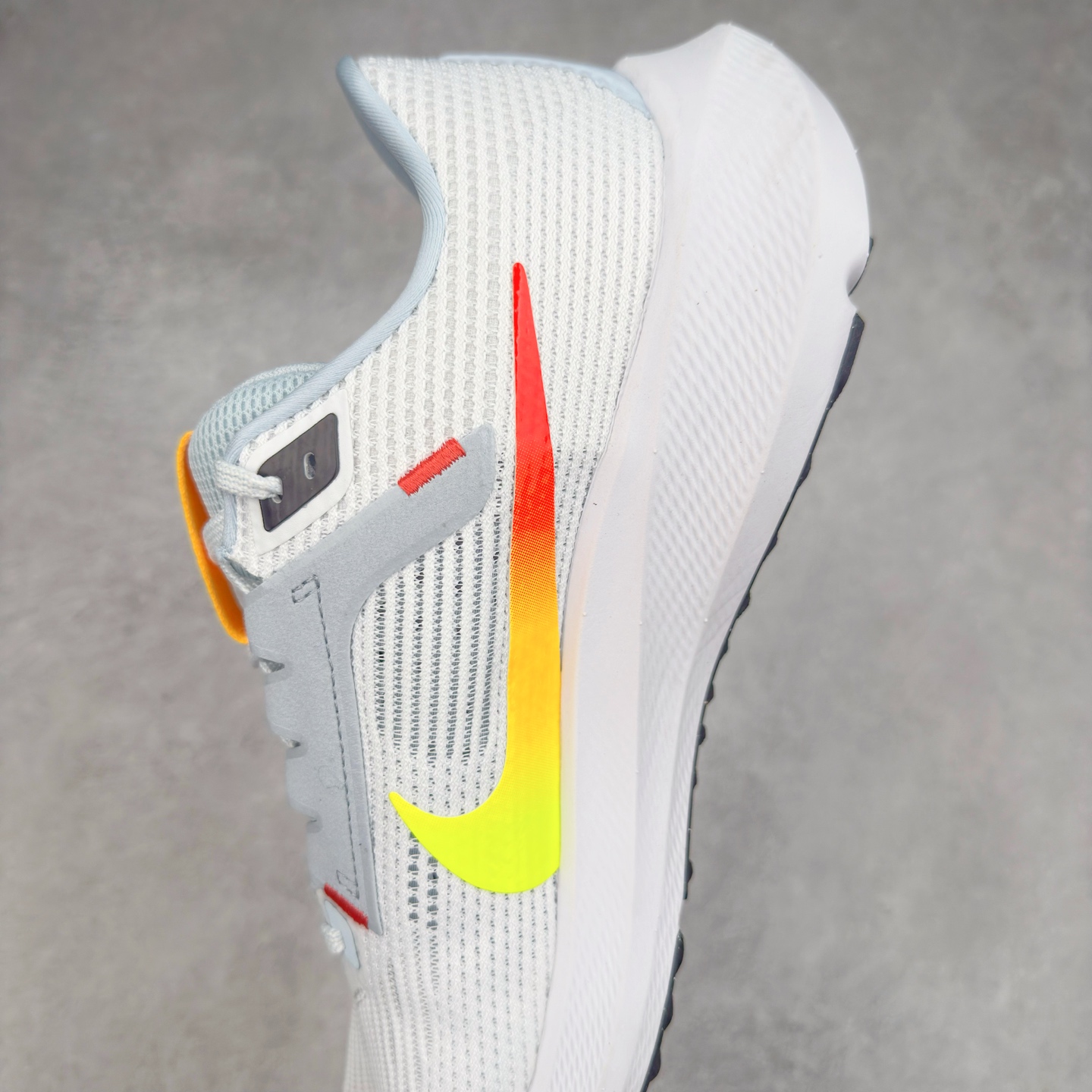 图片[7]-＃TG纯原 NK Zoom Pegasus 飞马40代马拉松系列网面透气缓震疾速跑鞋 独家渠道 市面未流通批次 奥莱直播间499 599一样的东西 碾压市面现存所有版本 公司一样的东西 超值回馈 帮你省钱 拥有 Zoom Air 一如既往的稳定感和流畅感 鞋面采用工程网眼设计 为特定高热区域营造出色透气性 进一步增加鞋面的穿孔数量 让足部能够快速散热 中足搭配 Flywire 飞线 在高速运动时营造舒适稳定的贴合感 内置Zoon气垫加持 动力十足 尺码：36 36.5 37.5 38 38.5 39 40 40.5 41 42 42.5 43 44 44.5 45-选品中心