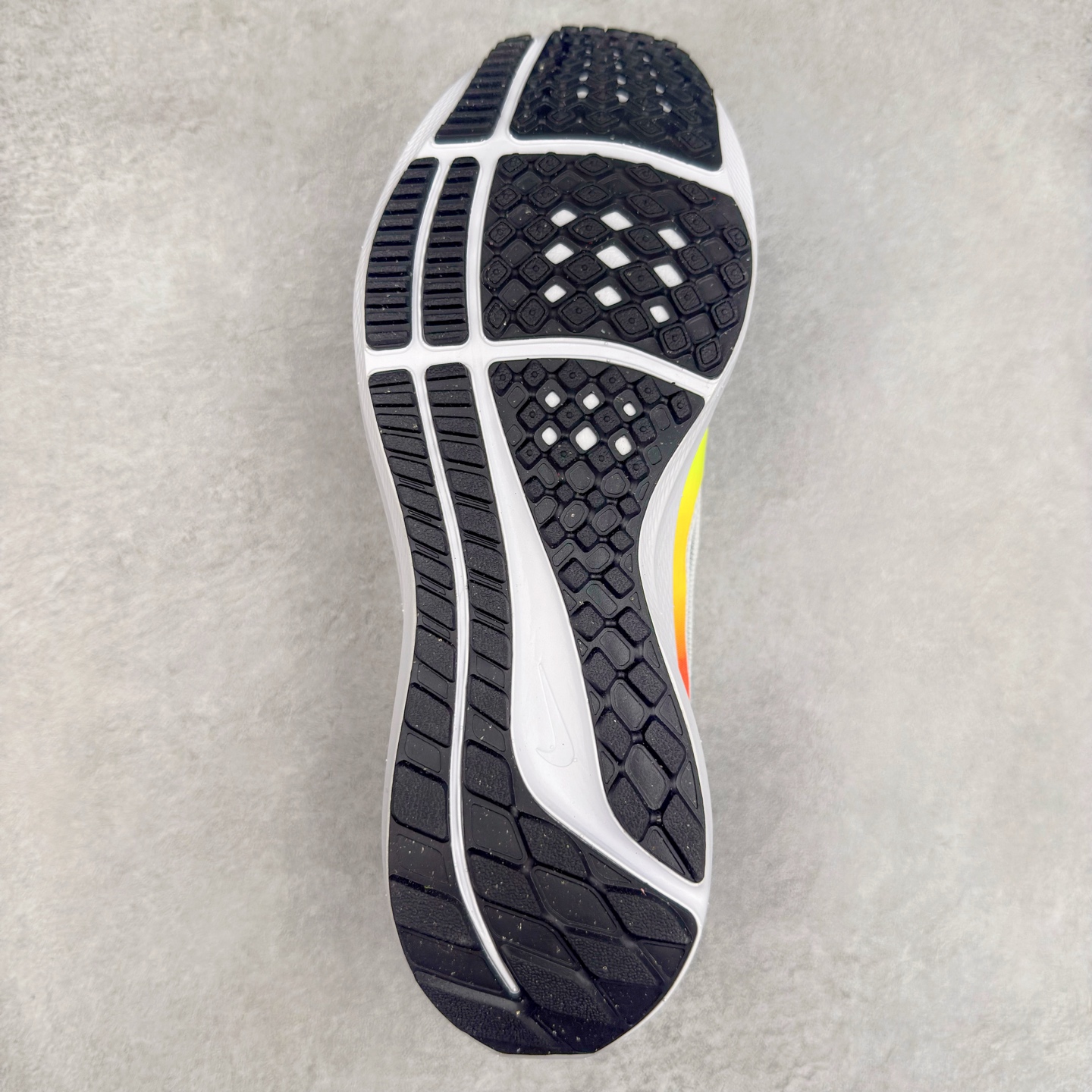 图片[9]-＃TG纯原 NK Zoom Pegasus 飞马40代马拉松系列网面透气缓震疾速跑鞋 独家渠道 市面未流通批次 奥莱直播间499 599一样的东西 碾压市面现存所有版本 公司一样的东西 超值回馈 帮你省钱 拥有 Zoom Air 一如既往的稳定感和流畅感 鞋面采用工程网眼设计 为特定高热区域营造出色透气性 进一步增加鞋面的穿孔数量 让足部能够快速散热 中足搭配 Flywire 飞线 在高速运动时营造舒适稳定的贴合感 内置Zoon气垫加持 动力十足 尺码：36 36.5 37.5 38 38.5 39 40 40.5 41 42 42.5 43 44 44.5 45-选品中心