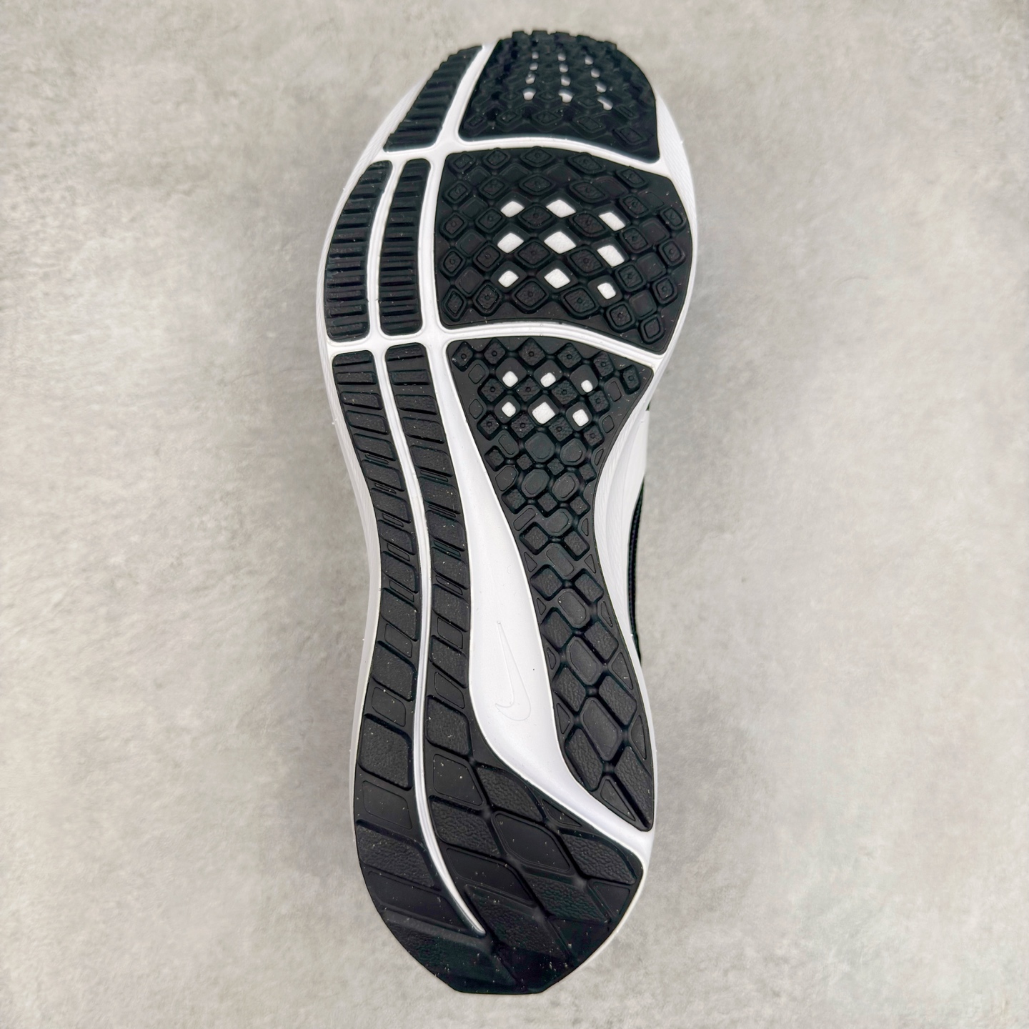 图片[9]-＃TG纯原 NK Zoom Pegasus 飞马40代马拉松系列网面透气缓震疾速跑鞋 独家渠道 市面未流通批次 奥莱直播间499 599一样的东西 碾压市面现存所有版本 公司一样的东西 超值回馈 帮你省钱 拥有 Zoom Air 一如既往的稳定感和流畅感 鞋面采用工程网眼设计 为特定高热区域营造出色透气性 进一步增加鞋面的穿孔数量 让足部能够快速散热 中足搭配 Flywire 飞线 在高速运动时营造舒适稳定的贴合感 内置Zoon气垫加持 动力十足 尺码：36 36.5 37.5 38 38.5 39 40 40.5 41 42 42.5 43 44 44.5 45-选品中心