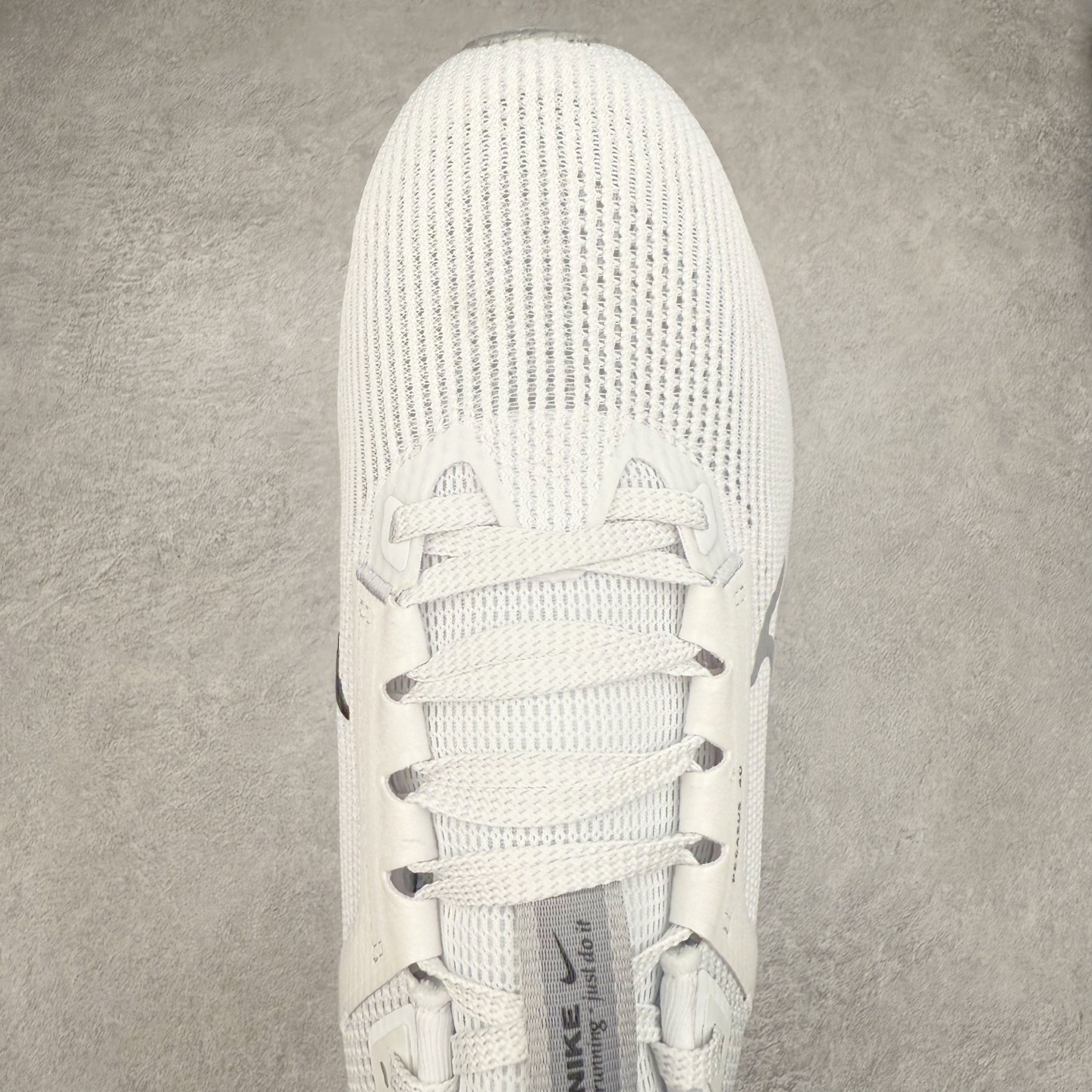 图片[4]-＃TG纯原 NK Zoom Pegasus 飞马40代马拉松系列网面透气缓震疾速跑鞋 独家渠道 市面未流通批次 奥莱直播间499 599一样的东西 碾压市面现存所有版本 公司一样的东西 超值回馈 帮你省钱 拥有 Zoom Air 一如既往的稳定感和流畅感 鞋面采用工程网眼设计 为特定高热区域营造出色透气性 进一步增加鞋面的穿孔数量 让足部能够快速散热 中足搭配 Flywire 飞线 在高速运动时营造舒适稳定的贴合感 内置Zoon气垫加持 动力十足 尺码：36 36.5 37.5 38 38.5 39 40 40.5 41 42 42.5 43 44 44.5 45-选品中心