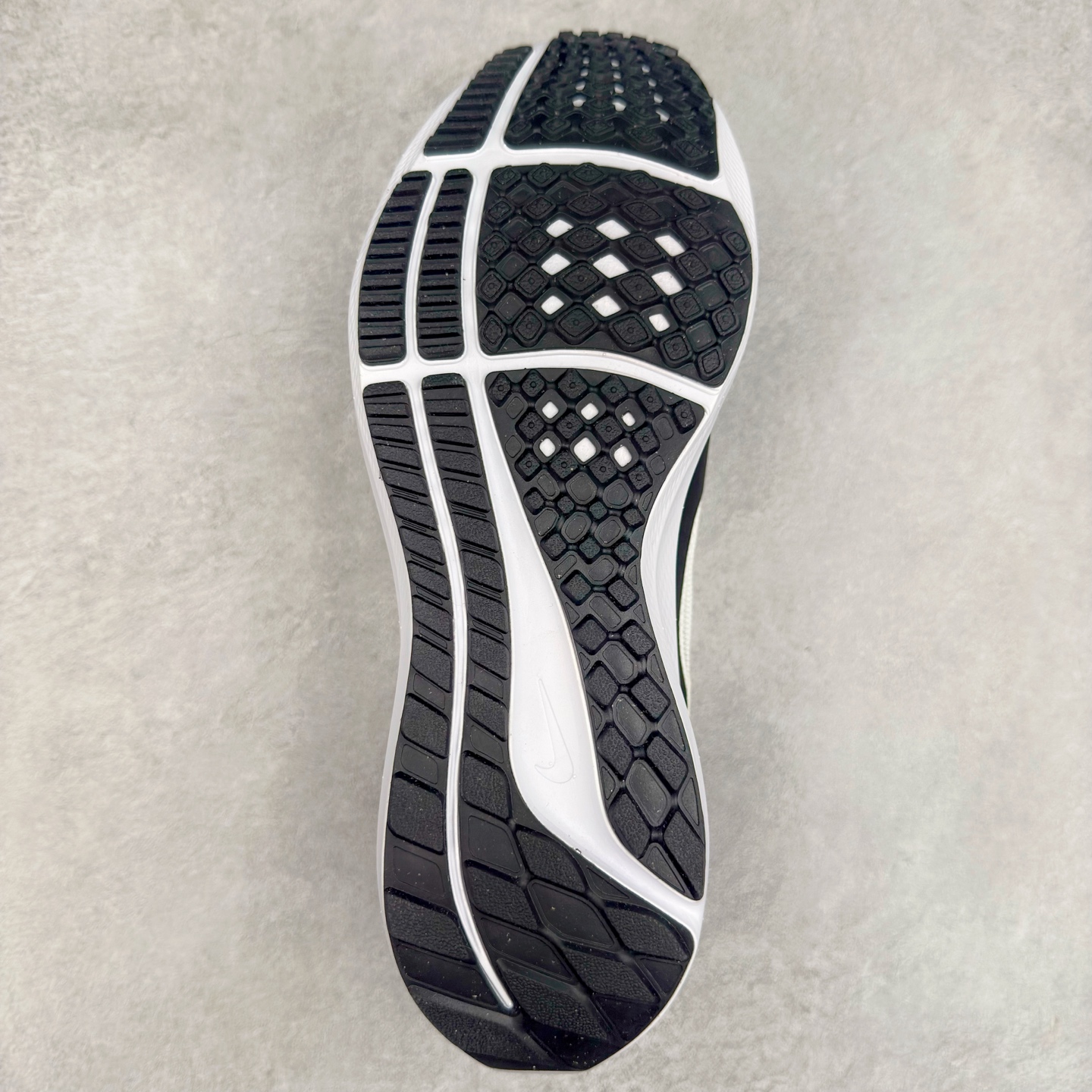 图片[9]-＃TG纯原 NK Zoom Pegasus 飞马40代马拉松系列网面透气缓震疾速跑鞋 独家渠道 市面未流通批次 奥莱直播间499 599一样的东西 碾压市面现存所有版本 公司一样的东西 超值回馈 帮你省钱 拥有 Zoom Air 一如既往的稳定感和流畅感 鞋面采用工程网眼设计 为特定高热区域营造出色透气性 进一步增加鞋面的穿孔数量 让足部能够快速散热 中足搭配 Flywire 飞线 在高速运动时营造舒适稳定的贴合感 内置Zoon气垫加持 动力十足 尺码：36 36.5 37.5 38 38.5 39 40 40.5 41 42 42.5 43 44 44.5 45-选品中心