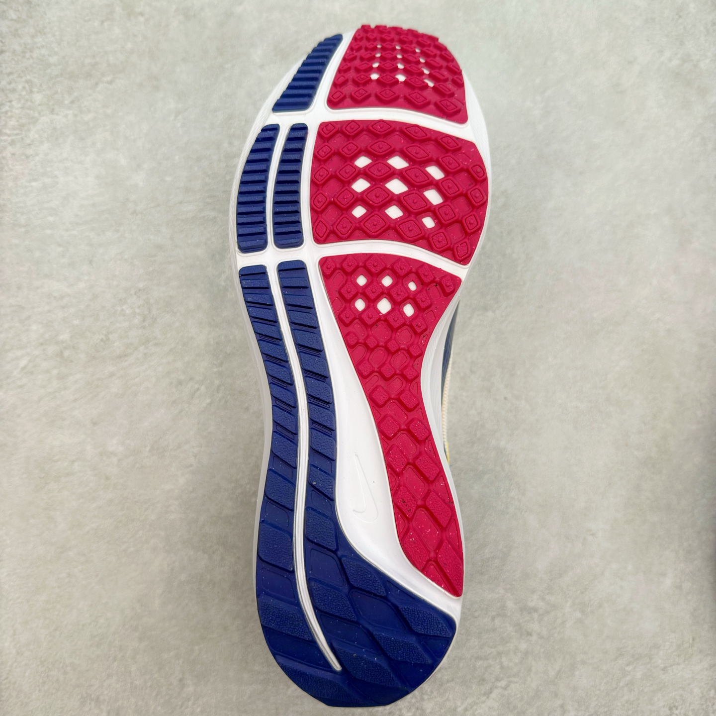 图片[9]-＃TG纯原 NK Zoom Pegasus 飞马40代马拉松系列网面透气缓震疾速跑鞋 独家渠道 市面未流通批次 奥莱直播间499 599一样的东西 碾压市面现存所有版本 公司一样的东西 超值回馈 帮你省钱 拥有 Zoom Air 一如既往的稳定感和流畅感 鞋面采用工程网眼设计 为特定高热区域营造出色透气性 进一步增加鞋面的穿孔数量 让足部能够快速散热 中足搭配 Flywire 飞线 在高速运动时营造舒适稳定的贴合感 内置Zoon气垫加持 动力十足 尺码：36 36.5 37.5 38 38.5 39 40 40.5 41 42 42.5 43 44 44.5 45-选品中心