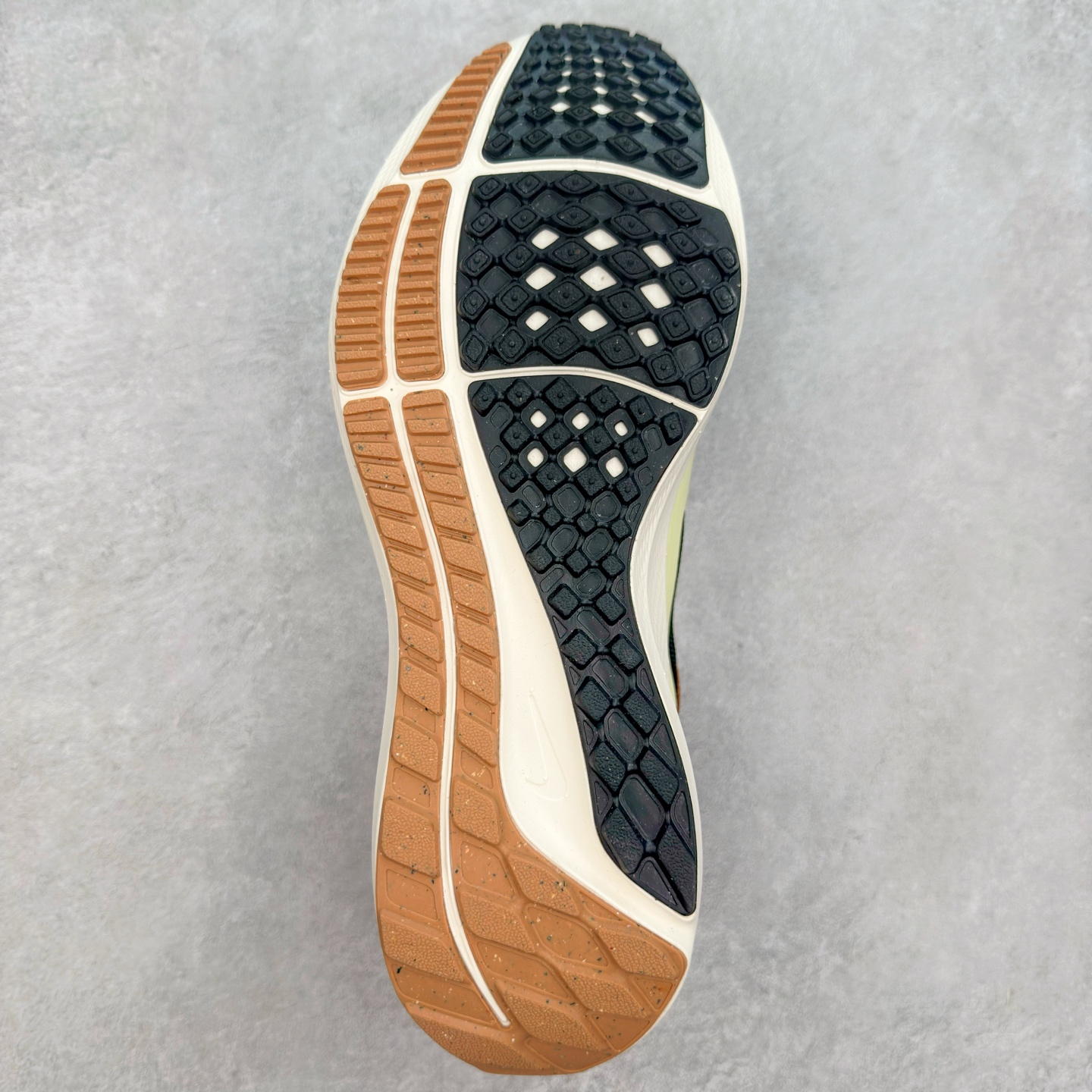 图片[9]-＃TG纯原 NK Zoom Pegasus 飞马40代马拉松系列网面透气缓震疾速跑鞋 独家渠道 市面未流通批次 奥莱直播间499 599一样的东西 碾压市面现存所有版本 公司一样的东西 超值回馈 帮你省钱 拥有 Zoom Air 一如既往的稳定感和流畅感 鞋面采用工程网眼设计 为特定高热区域营造出色透气性 进一步增加鞋面的穿孔数量 让足部能够快速散热 中足搭配 Flywire 飞线 在高速运动时营造舒适稳定的贴合感 内置Zoon气垫加持 动力十足 尺码：36 36.5 37.5 38 38.5 39 40 40.5 41 42 42.5 43 44 44.5 45-选品中心