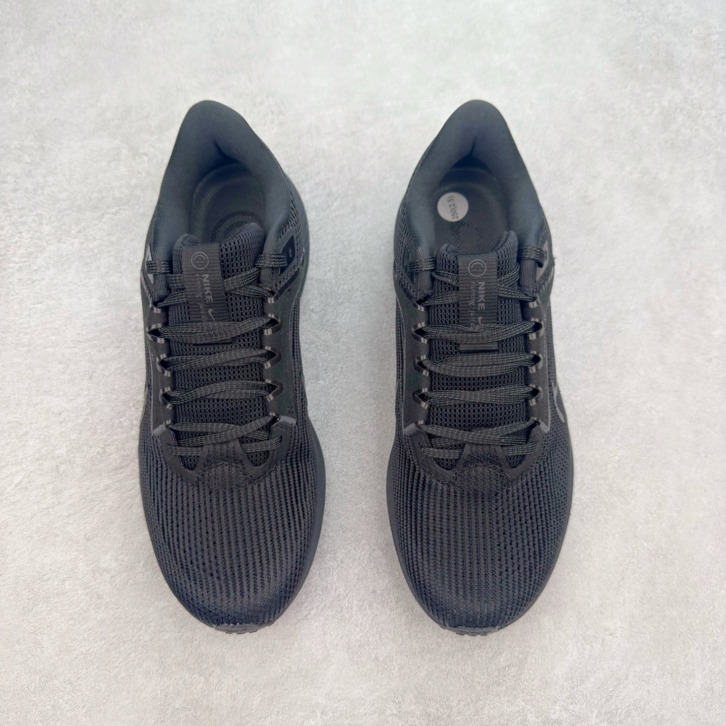 图片[2]-＃TG纯原 NK Zoom Pegasus 飞马40代马拉松系列网面透气缓震疾速跑鞋 独家渠道 市面未流通批次 奥莱直播间499 599一样的东西 碾压市面现存所有版本 公司一样的东西 超值回馈 帮你省钱 拥有 Zoom Air 一如既往的稳定感和流畅感 鞋面采用工程网眼设计 为特定高热区域营造出色透气性 进一步增加鞋面的穿孔数量 让足部能够快速散热 中足搭配 Flywire 飞线 在高速运动时营造舒适稳定的贴合感 内置Zoon气垫加持 动力十足 尺码：36 36.5 37.5 38 38.5 39 40 40.5 41 42 42.5 43 44 44.5 45-选品中心