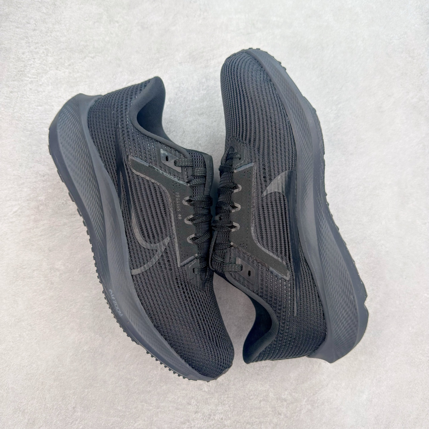 图片[3]-＃TG纯原 NK Zoom Pegasus 飞马40代马拉松系列网面透气缓震疾速跑鞋 独家渠道 市面未流通批次 奥莱直播间499 599一样的东西 碾压市面现存所有版本 公司一样的东西 超值回馈 帮你省钱 拥有 Zoom Air 一如既往的稳定感和流畅感 鞋面采用工程网眼设计 为特定高热区域营造出色透气性 进一步增加鞋面的穿孔数量 让足部能够快速散热 中足搭配 Flywire 飞线 在高速运动时营造舒适稳定的贴合感 内置Zoon气垫加持 动力十足 尺码：36 36.5 37.5 38 38.5 39 40 40.5 41 42 42.5 43 44 44.5 45-选品中心