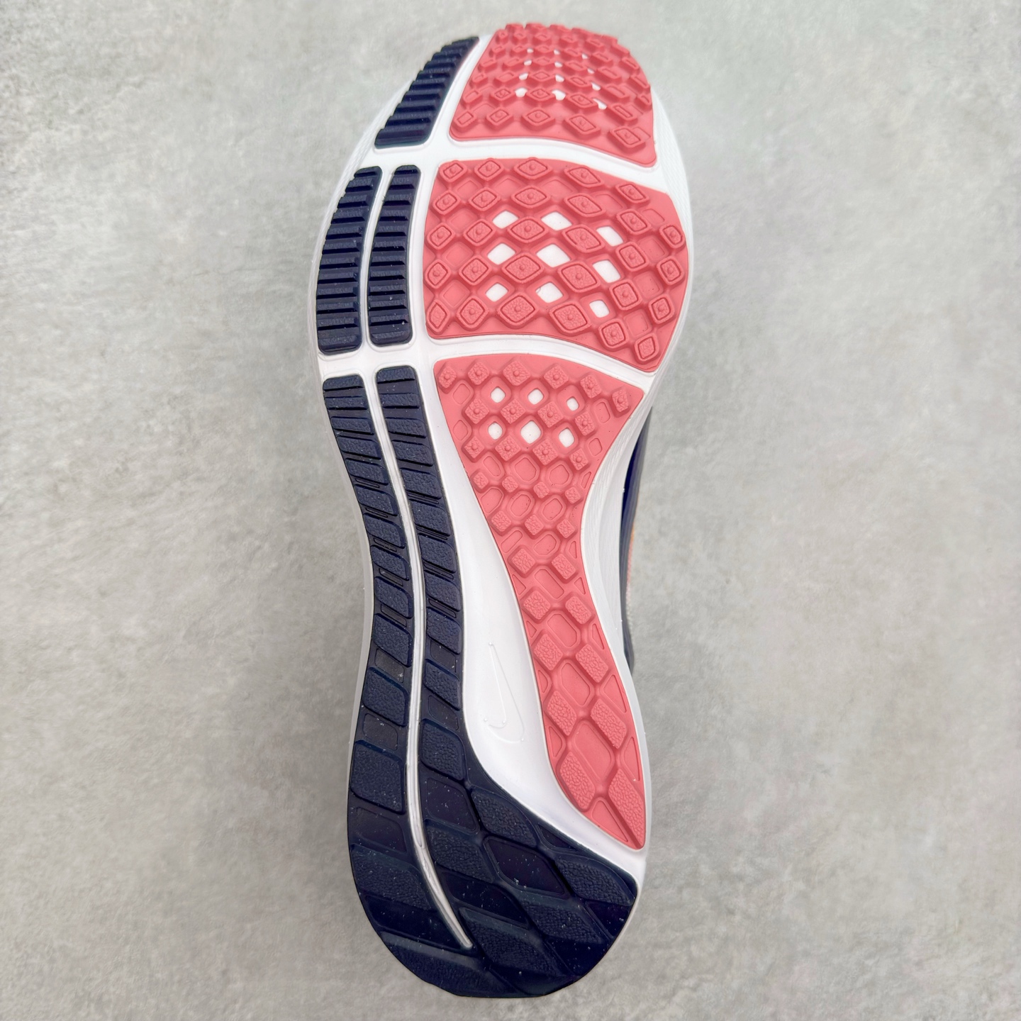 图片[9]-＃TG纯原 NK Zoom Pegasus 飞马40代马拉松系列网面透气缓震疾速跑鞋 独家渠道 市面未流通批次 奥莱直播间499 599一样的东西 碾压市面现存所有版本 公司一样的东西 超值回馈 帮你省钱 拥有 Zoom Air 一如既往的稳定感和流畅感 鞋面采用工程网眼设计 为特定高热区域营造出色透气性 进一步增加鞋面的穿孔数量 让足部能够快速散热 中足搭配 Flywire 飞线 在高速运动时营造舒适稳定的贴合感 内置Zoon气垫加持 动力十足 尺码：36 36.5 37.5 38 38.5 39 40 40.5 41 42 42.5 43 44 44.5 45-选品中心