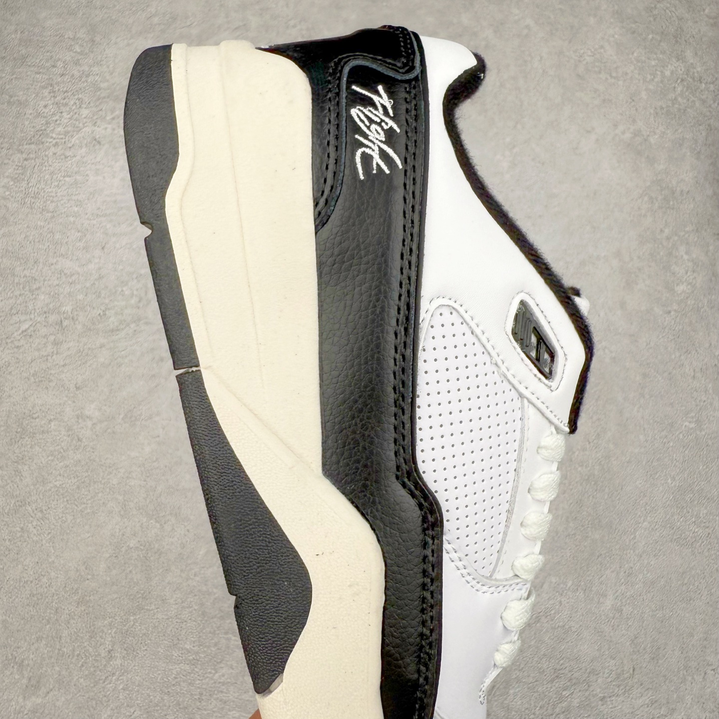 图片[6]-Jordan FLIGHT COURT AJ舒适百搭防滑耐磨低帮复古篮球鞋 HF3255-112 实拍调校N版已经零色差零失真 百分百还原实物色彩所见即所得 不存在货不对板色差等低级问题 选购参考实物拍摄 不混卖不参货 只用心做好货严格选品 承诺混一赔十 尺码：36 36.5 37.5 38 38.5 39 40 40.5 41 42 42.5 43 44 44.5 45-选品中心