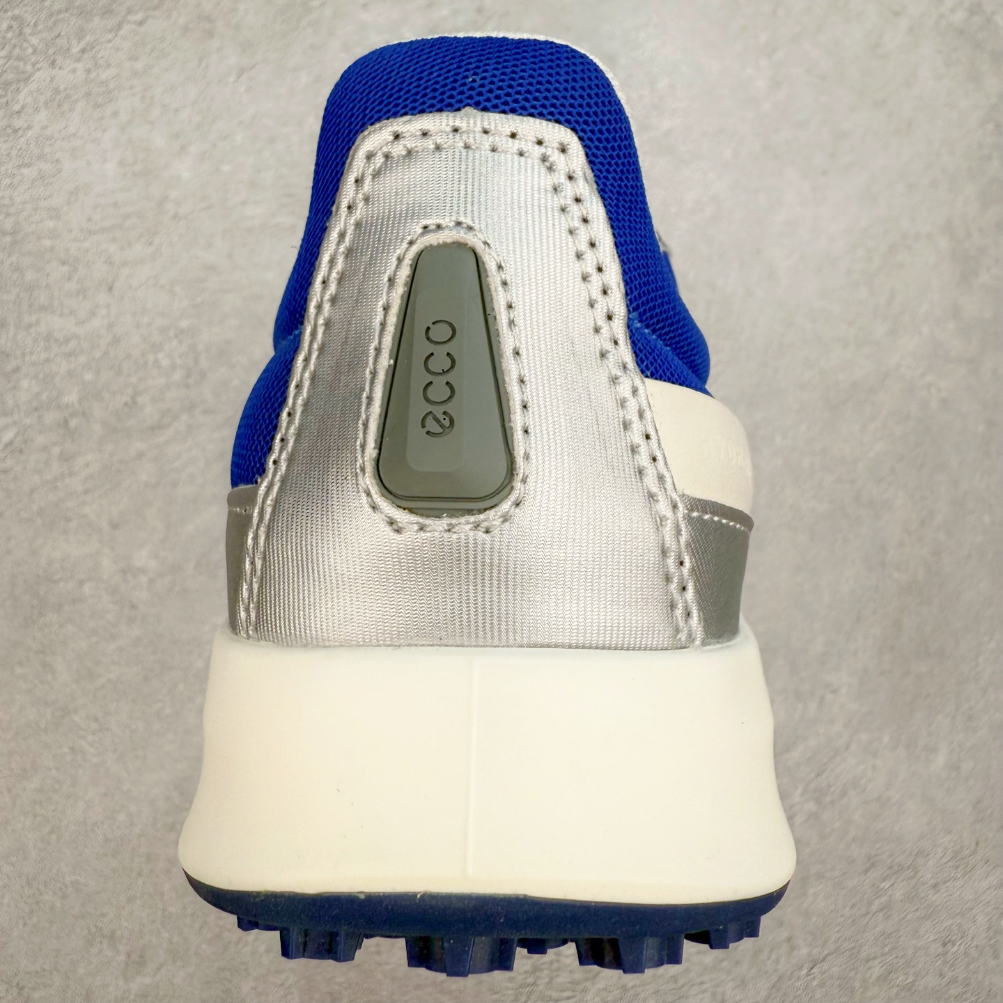 图片[8]-Ecco爱步男鞋新款运动鞋 跑鞋厚底增高老爹鞋 驱动系列全新款式 拼色拼接鞋面 时尚有型 牛皮与纺织品拼接 脚感舒适 出街有型 贴心套脚系带设计 舒适包裹双足 柔软细腻，亲肤透气 以摩托车粗犷胎纹为灵感 PU大底提供牵引性和支撑性 耐磨防滑提升稳定性 轻盈鞋底 舒适耐穿 户外出行 肆意洒脱 尺码：38 39 40 41 42 43 44（皮鞋码）-选品中心