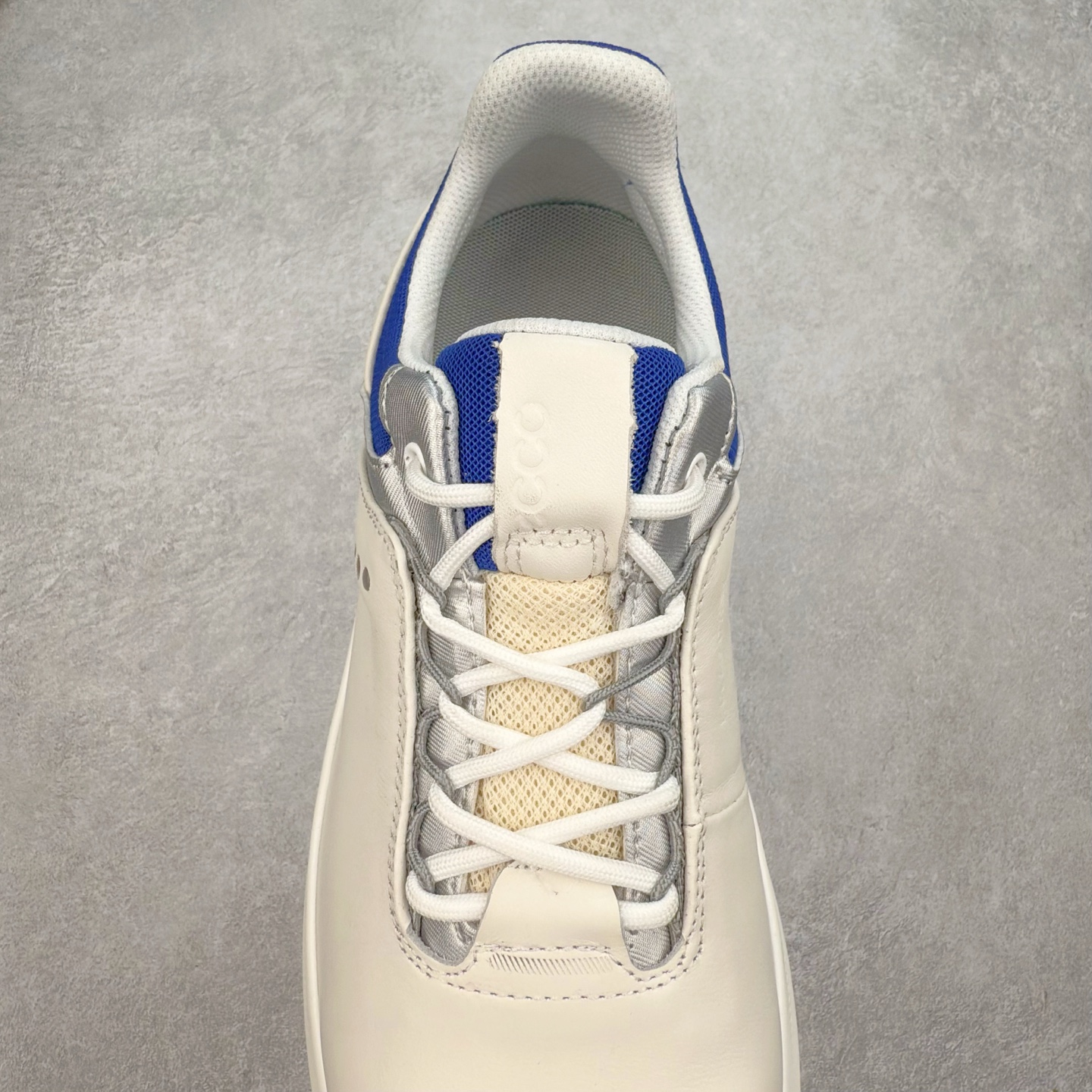 图片[5]-Ecco爱步男鞋新款运动鞋 跑鞋厚底增高老爹鞋 驱动系列全新款式 拼色拼接鞋面 时尚有型 牛皮与纺织品拼接 脚感舒适 出街有型 贴心套脚系带设计 舒适包裹双足 柔软细腻，亲肤透气 以摩托车粗犷胎纹为灵感 PU大底提供牵引性和支撑性 耐磨防滑提升稳定性 轻盈鞋底 舒适耐穿 户外出行 肆意洒脱 尺码：38 39 40 41 42 43 44（皮鞋码）-选品中心