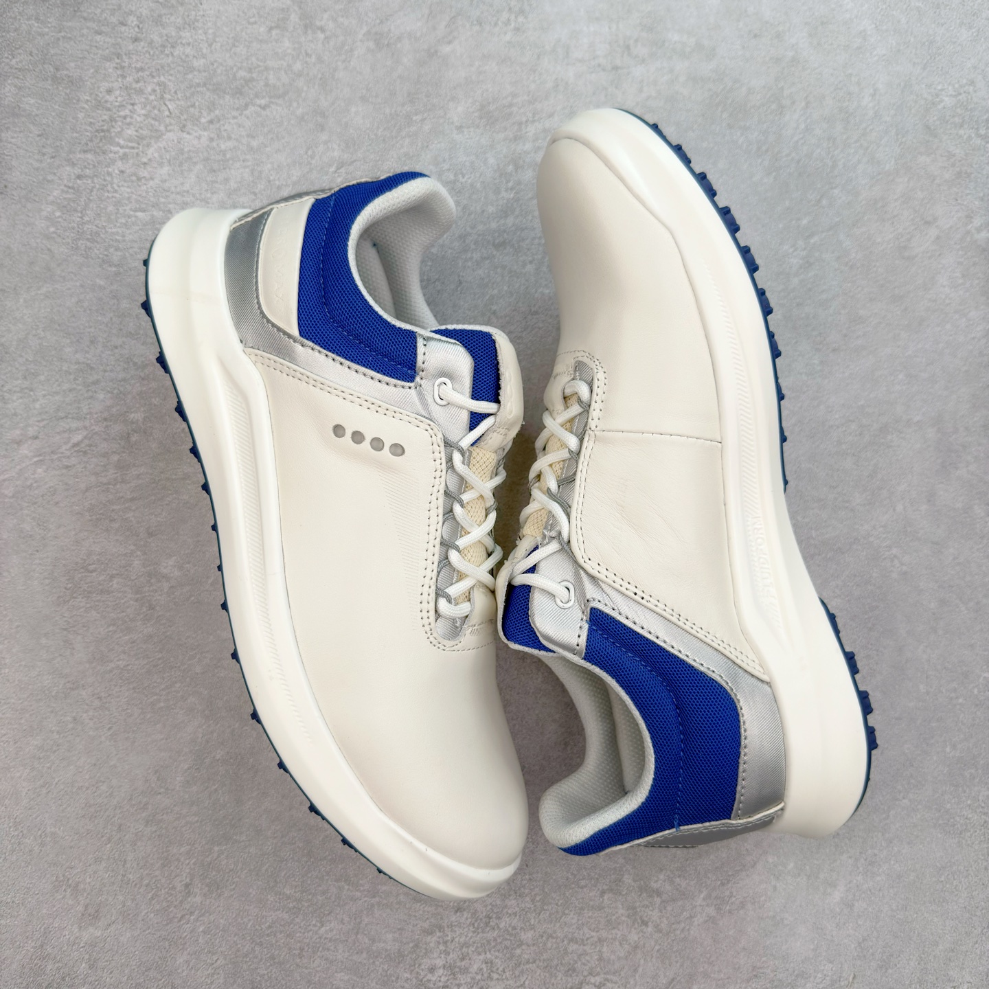 图片[3]-Ecco爱步男鞋新款运动鞋 跑鞋厚底增高老爹鞋 驱动系列全新款式 拼色拼接鞋面 时尚有型 牛皮与纺织品拼接 脚感舒适 出街有型 贴心套脚系带设计 舒适包裹双足 柔软细腻，亲肤透气 以摩托车粗犷胎纹为灵感 PU大底提供牵引性和支撑性 耐磨防滑提升稳定性 轻盈鞋底 舒适耐穿 户外出行 肆意洒脱 尺码：38 39 40 41 42 43 44（皮鞋码）-选品中心