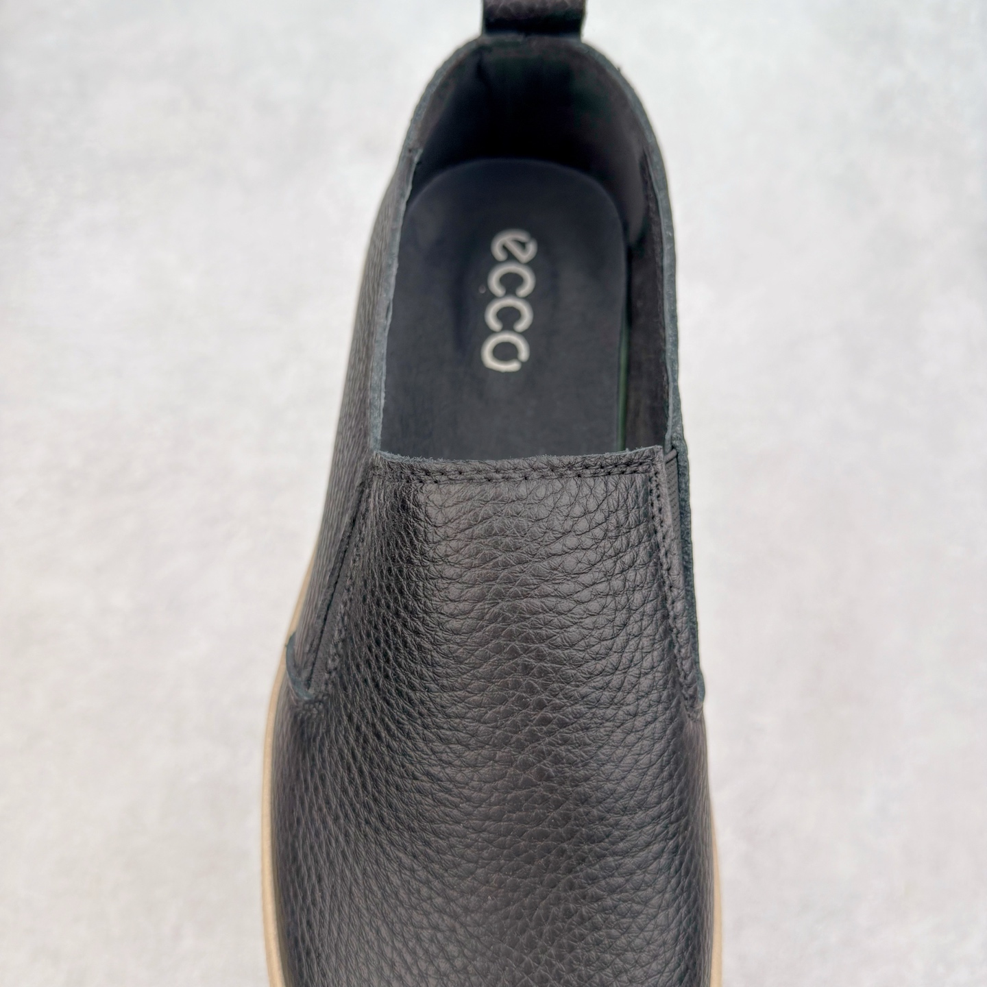 图片[5]-Ecco爱步男鞋新款运动鞋 跑鞋厚底增高老爹鞋 驱动系列全新款式 拼色拼接鞋面 时尚有型 牛皮与纺织品拼接 脚感舒适 出街有型 贴心套脚系带设计 舒适包裹双足 柔软细腻，亲肤透气 以摩托车粗犷胎纹为灵感 PU大底提供牵引性和支撑性 耐磨防滑提升稳定性 轻盈鞋底 舒适耐穿 户外出行 肆意洒脱 尺码：38 39 40 41 42 43 44（皮鞋码）-选品中心