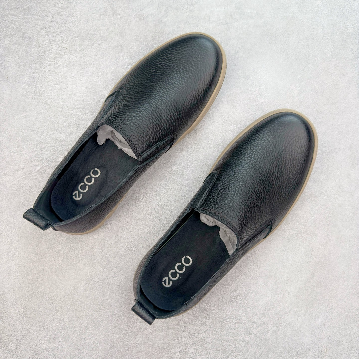 图片[3]-Ecco爱步男鞋新款运动鞋 跑鞋厚底增高老爹鞋 驱动系列全新款式 拼色拼接鞋面 时尚有型 牛皮与纺织品拼接 脚感舒适 出街有型 贴心套脚系带设计 舒适包裹双足 柔软细腻，亲肤透气 以摩托车粗犷胎纹为灵感 PU大底提供牵引性和支撑性 耐磨防滑提升稳定性 轻盈鞋底 舒适耐穿 户外出行 肆意洒脱 尺码：38 39 40 41 42 43 44（皮鞋码）-选品中心