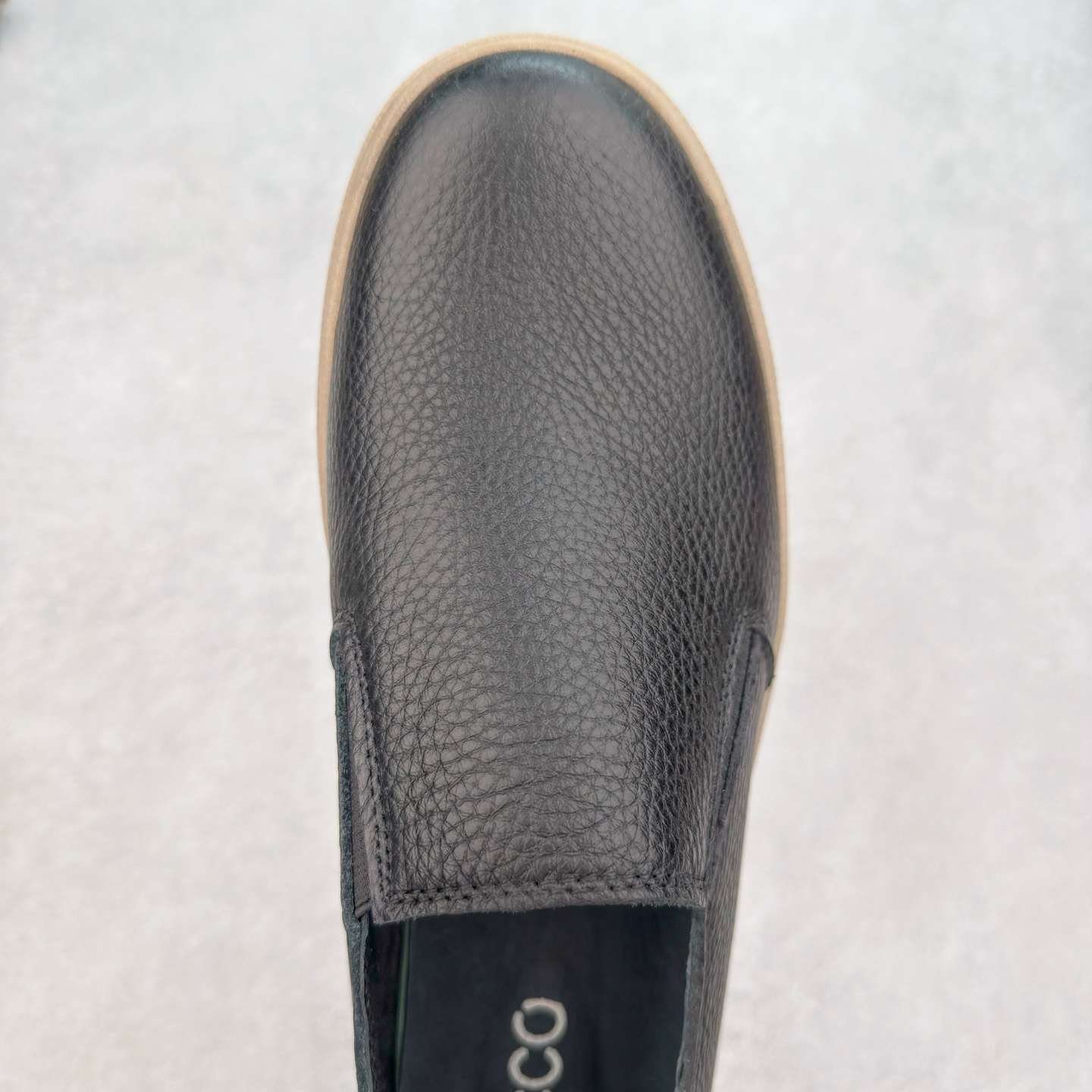 图片[4]-Ecco爱步男鞋新款运动鞋 跑鞋厚底增高老爹鞋 驱动系列全新款式 拼色拼接鞋面 时尚有型 牛皮与纺织品拼接 脚感舒适 出街有型 贴心套脚系带设计 舒适包裹双足 柔软细腻，亲肤透气 以摩托车粗犷胎纹为灵感 PU大底提供牵引性和支撑性 耐磨防滑提升稳定性 轻盈鞋底 舒适耐穿 户外出行 肆意洒脱 尺码：38 39 40 41 42 43 44（皮鞋码）-选品中心