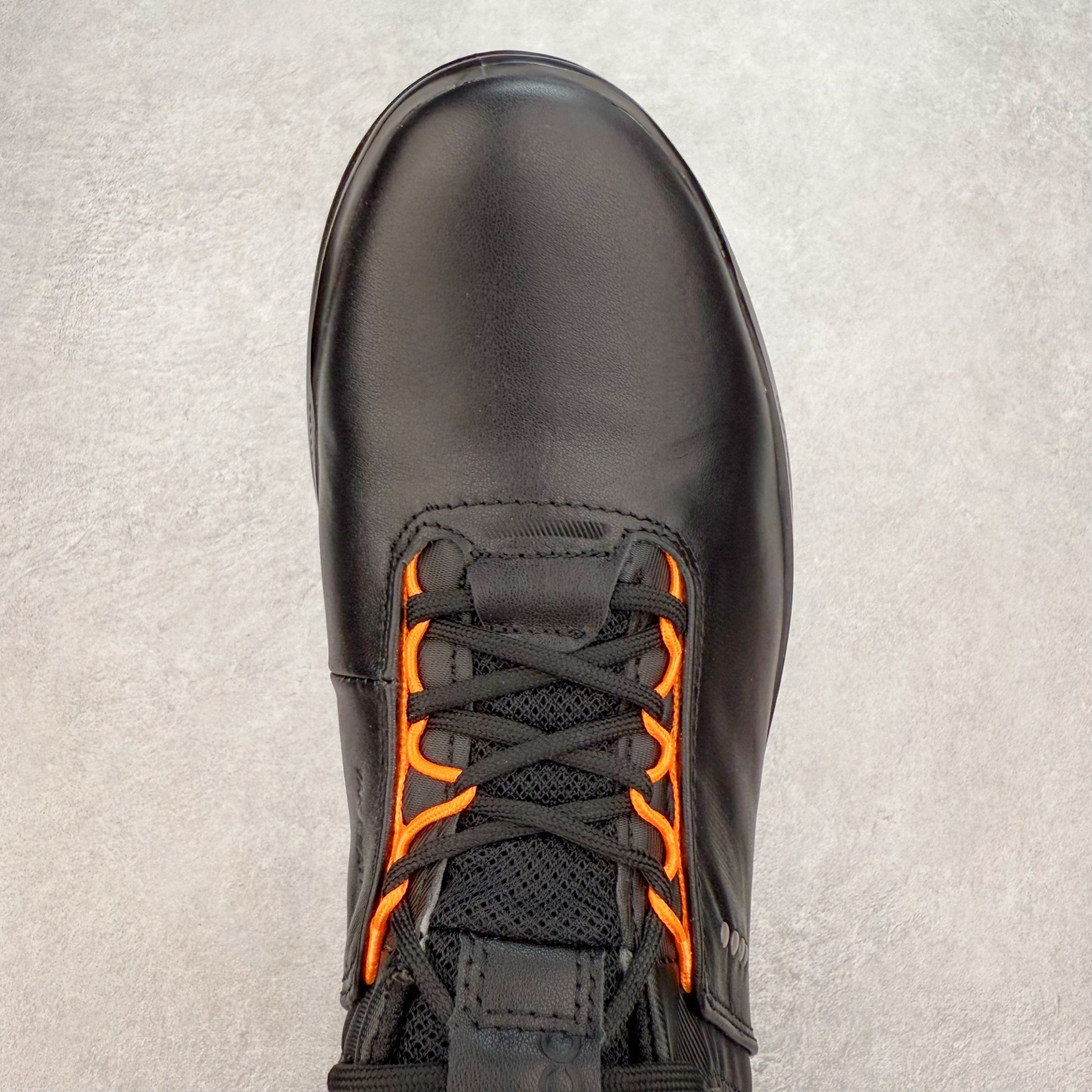 图片[4]-Ecco爱步男鞋新款运动鞋 跑鞋厚底增高老爹鞋 驱动系列全新款式 拼色拼接鞋面 时尚有型 牛皮与纺织品拼接 脚感舒适 出街有型 贴心套脚系带设计 舒适包裹双足 柔软细腻，亲肤透气 以摩托车粗犷胎纹为灵感 PU大底提供牵引性和支撑性 耐磨防滑提升稳定性 轻盈鞋底 舒适耐穿 户外出行 肆意洒脱 尺码：38 39 40 41 42 43 44（皮鞋码）-选品中心