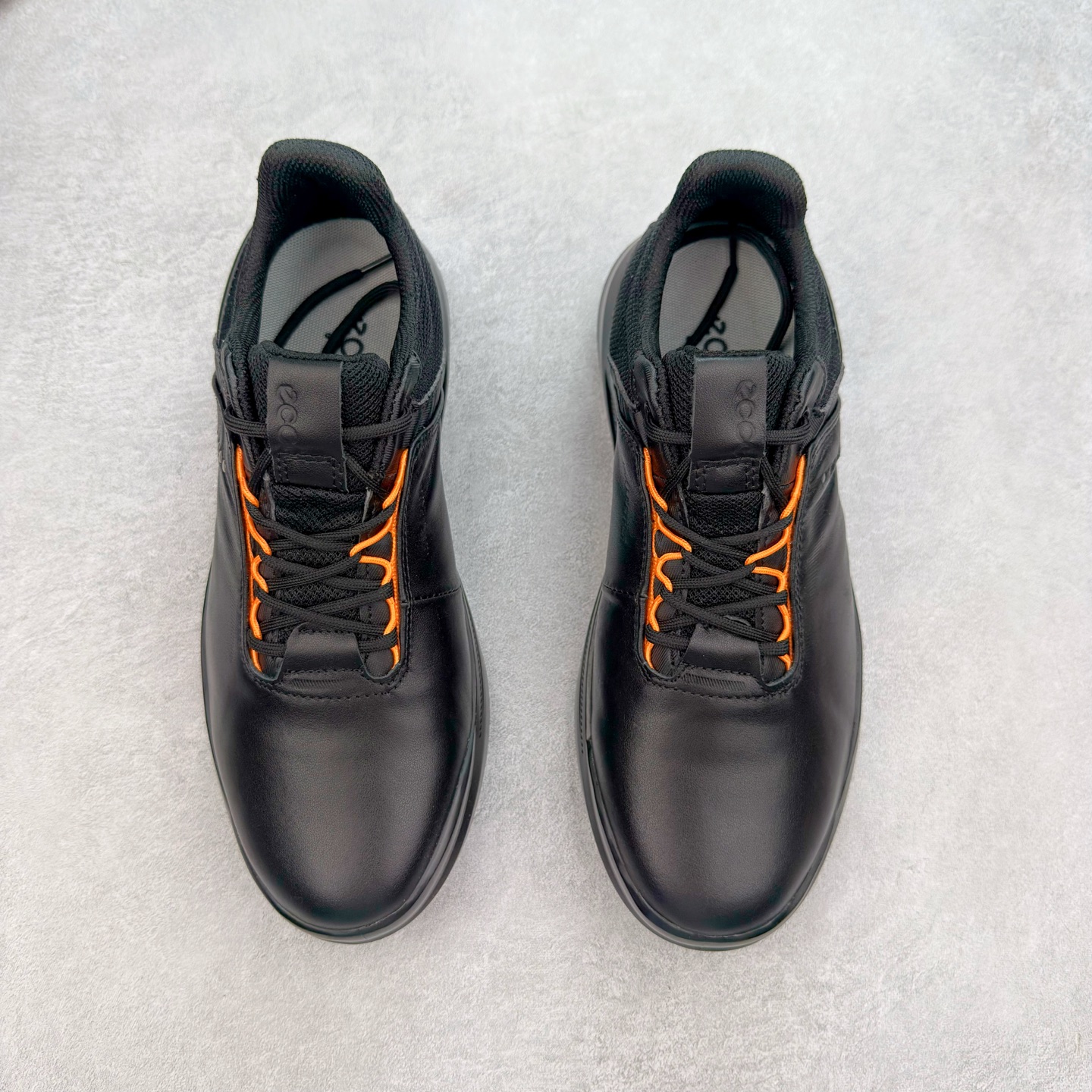 图片[2]-Ecco爱步男鞋新款运动鞋 跑鞋厚底增高老爹鞋 驱动系列全新款式 拼色拼接鞋面 时尚有型 牛皮与纺织品拼接 脚感舒适 出街有型 贴心套脚系带设计 舒适包裹双足 柔软细腻，亲肤透气 以摩托车粗犷胎纹为灵感 PU大底提供牵引性和支撑性 耐磨防滑提升稳定性 轻盈鞋底 舒适耐穿 户外出行 肆意洒脱 尺码：38 39 40 41 42 43 44（皮鞋码）-选品中心