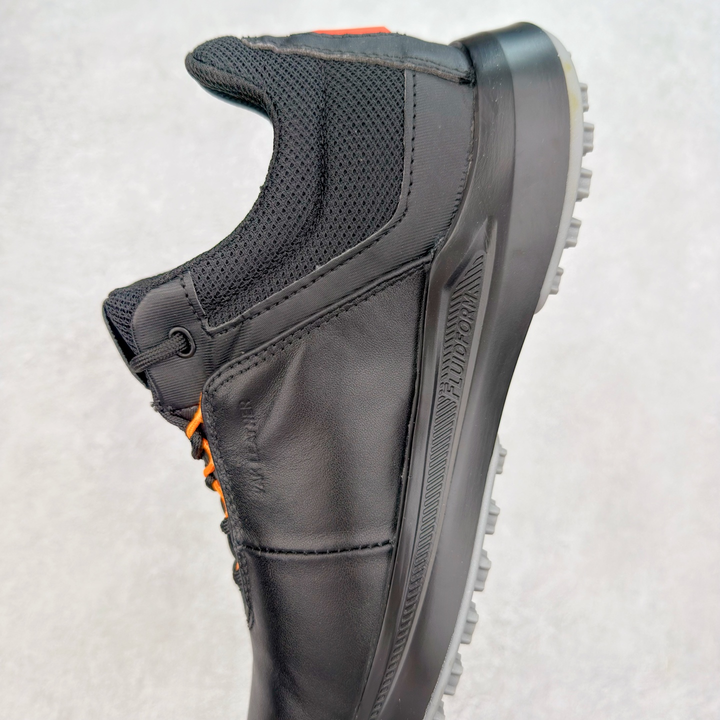 图片[7]-Ecco爱步男鞋新款运动鞋 跑鞋厚底增高老爹鞋 驱动系列全新款式 拼色拼接鞋面 时尚有型 牛皮与纺织品拼接 脚感舒适 出街有型 贴心套脚系带设计 舒适包裹双足 柔软细腻，亲肤透气 以摩托车粗犷胎纹为灵感 PU大底提供牵引性和支撑性 耐磨防滑提升稳定性 轻盈鞋底 舒适耐穿 户外出行 肆意洒脱 尺码：38 39 40 41 42 43 44（皮鞋码）-选品中心