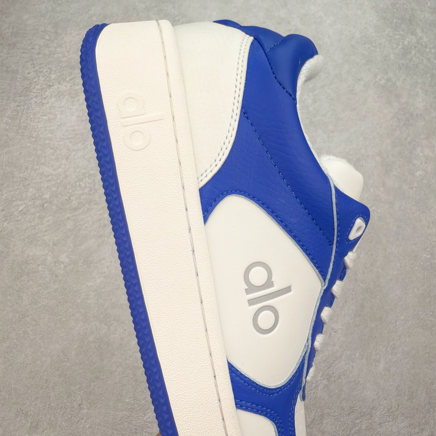 图片[6]-Alo yoga 易梦玲 Jisoo智秀 等多位明星同款上脚 主打各大平台外贸主推大厂采购原材料多处细节一步到位 生产细节 没得说 一款随意搭配的都好看的鞋子aIo采用增高4cm 主打熊猫色 春夏秋冬四季款 舒适简约板鞋 TPU防滑耐磨鞋底 #alo #alo女孩 #AIo #健身穿搭 #鞋子推荐 #板鞋 尺码：35 36 37 38 39 40 41 42 43 44 45-选品中心