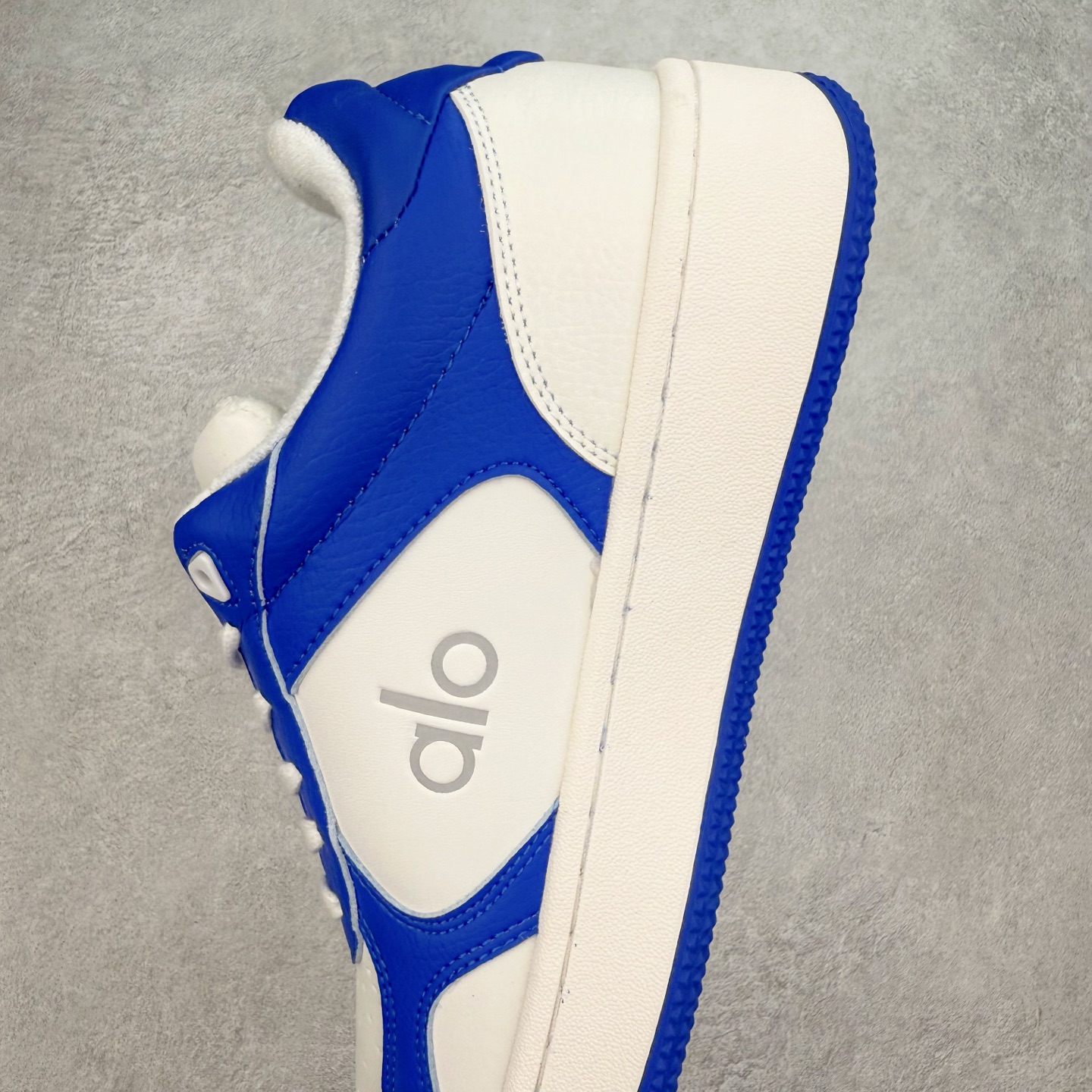 图片[7]-Alo yoga 易梦玲 Jisoo智秀 等多位明星同款上脚 主打各大平台外贸主推大厂采购原材料多处细节一步到位 生产细节 没得说 一款随意搭配的都好看的鞋子aIo采用增高4cm 主打熊猫色 春夏秋冬四季款 舒适简约板鞋 TPU防滑耐磨鞋底 #alo #alo女孩 #AIo #健身穿搭 #鞋子推荐 #板鞋 尺码：35 36 37 38 39 40 41 42 43 44 45-选品中心