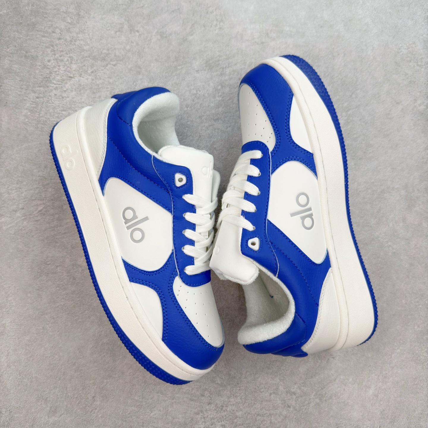 图片[3]-Alo yoga 易梦玲 Jisoo智秀 等多位明星同款上脚 主打各大平台外贸主推大厂采购原材料多处细节一步到位 生产细节 没得说 一款随意搭配的都好看的鞋子aIo采用增高4cm 主打熊猫色 春夏秋冬四季款 舒适简约板鞋 TPU防滑耐磨鞋底 #alo #alo女孩 #AIo #健身穿搭 #鞋子推荐 #板鞋 尺码：35 36 37 38 39 40 41 42 43 44 45-选品中心