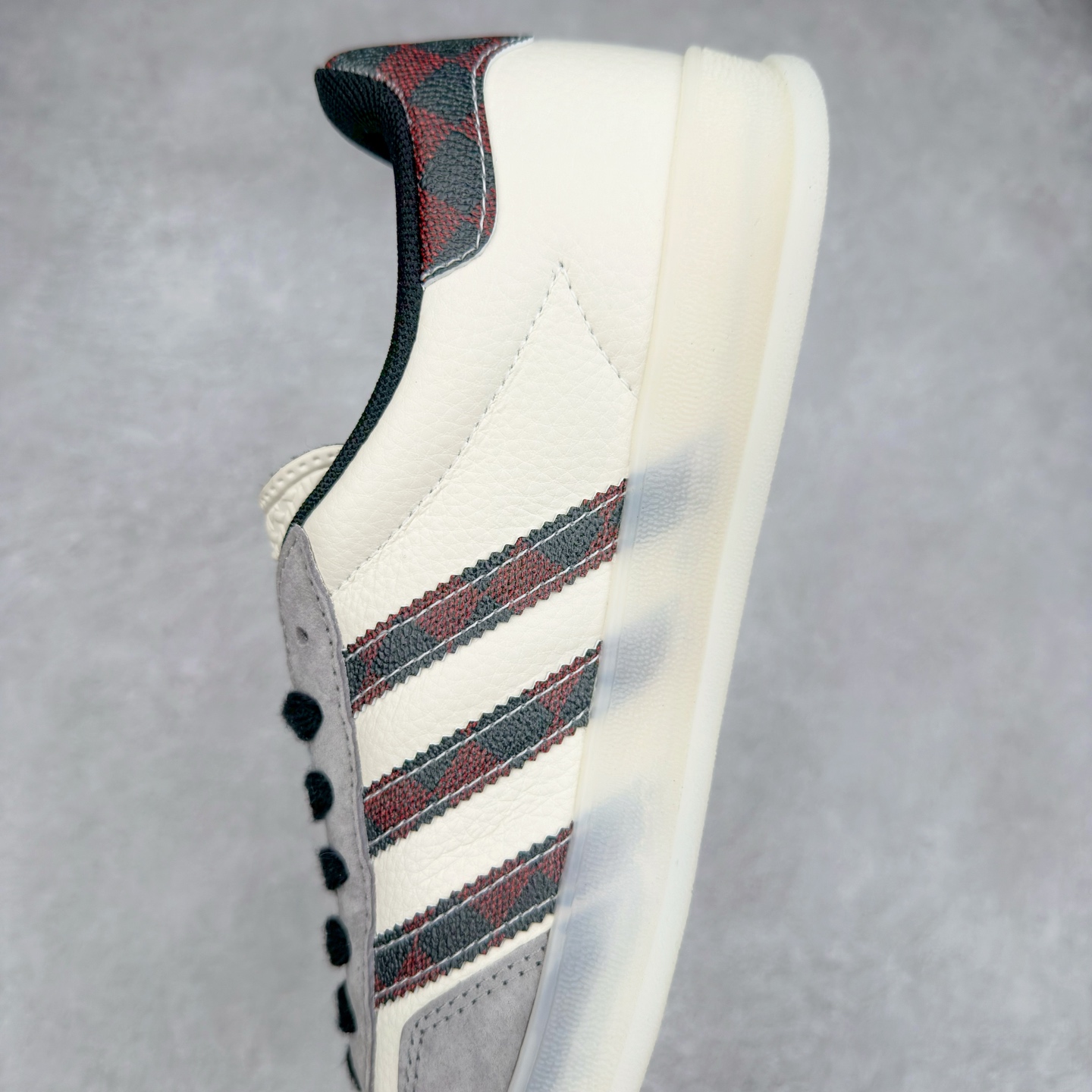 图片[7]-＃C2 AD Gazelle Indoor Trainers 羚羊内训系列低帮复古百搭休闲运动德训风板鞋 DM1234 90年代经典的复刻版！自60年代以足球训练鞋面世以来,Gazelle就以其经典设计席卷全球。1991年版本的复刻,再造经典Gazelle。采用皮革打造,搭配浊色细节,让这款经典更加简约。尺码：36 36⅔ 37⅓ 38 38⅔ 39⅓ 40 40⅔ 41⅓ 42 42⅔ 43⅓ 44⅓ 44⅔ 45-选品中心