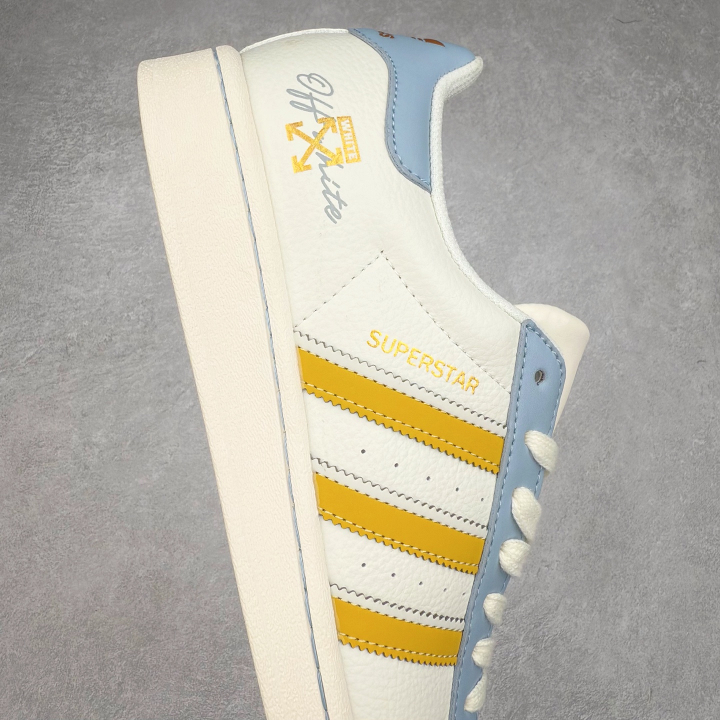 图片[6]-＃C2 AD Originals Superstar 经典复古贝壳头板鞋 SD6812 诞生于1969年 是第一双将全皮面鞋 身与橡胶鞋头结合在一起的低帮篮球鞋 Superstar最开始 是作为高帮篮球鞋Pro Model的低帮版本而出现的 但因为其独特和醒目的橡胶鞋头造型而让大家熟知 被大家形象地称为\\\”shelltoe\\\”贝壳头 在70年代的美国职业篮球场上 接近3/4的NBA球员都将这双Superstar作为场上用鞋 80年代之后 经过不断的改良和发展 Superstar逐渐成为横跨时装、音乐、街头文化、休闲和运动等各大领域的时尚潮鞋 尺码：36 36.5 37 38 38.5 39 40 40.5 41 42 42.5 43 44 44.5 45-选品中心