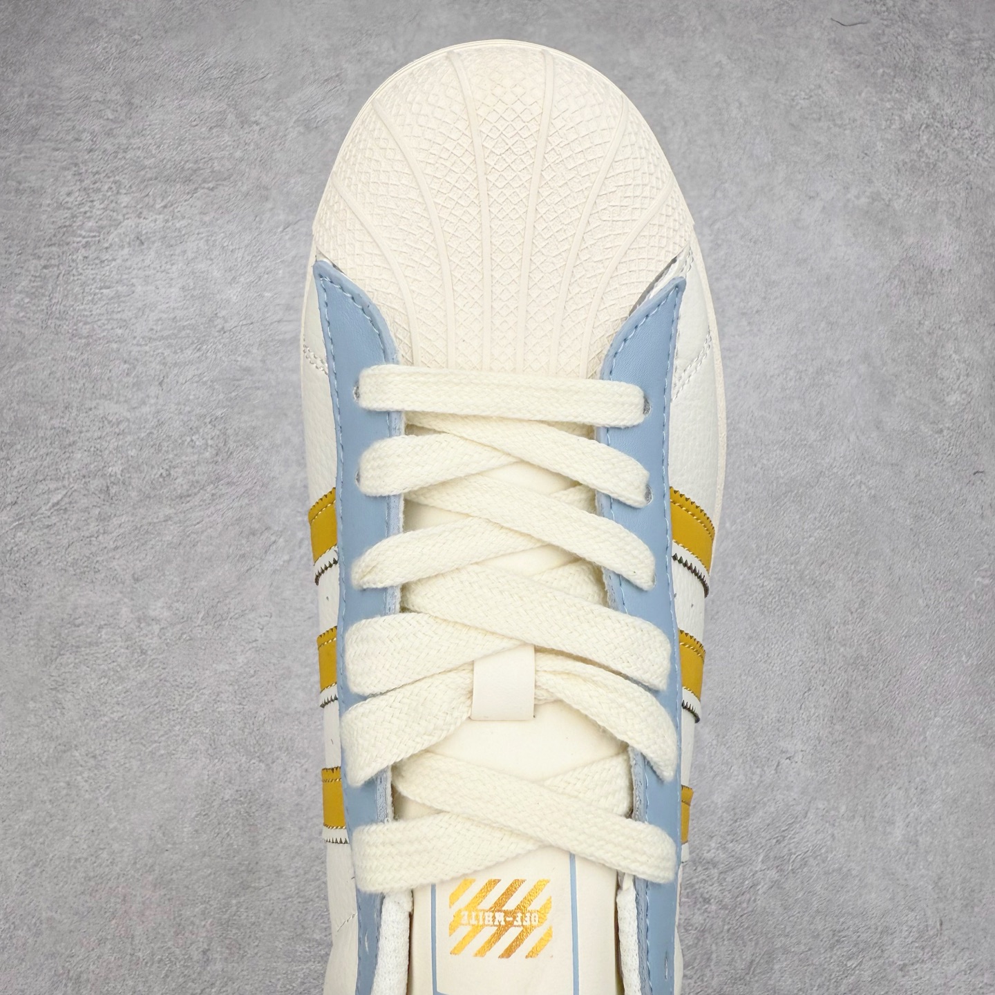 图片[4]-＃C2 AD Originals Superstar 经典复古贝壳头板鞋 SD6812 诞生于1969年 是第一双将全皮面鞋 身与橡胶鞋头结合在一起的低帮篮球鞋 Superstar最开始 是作为高帮篮球鞋Pro Model的低帮版本而出现的 但因为其独特和醒目的橡胶鞋头造型而让大家熟知 被大家形象地称为\\\”shelltoe\\\”贝壳头 在70年代的美国职业篮球场上 接近3/4的NBA球员都将这双Superstar作为场上用鞋 80年代之后 经过不断的改良和发展 Superstar逐渐成为横跨时装、音乐、街头文化、休闲和运动等各大领域的时尚潮鞋 尺码：36 36.5 37 38 38.5 39 40 40.5 41 42 42.5 43 44 44.5 45-选品中心