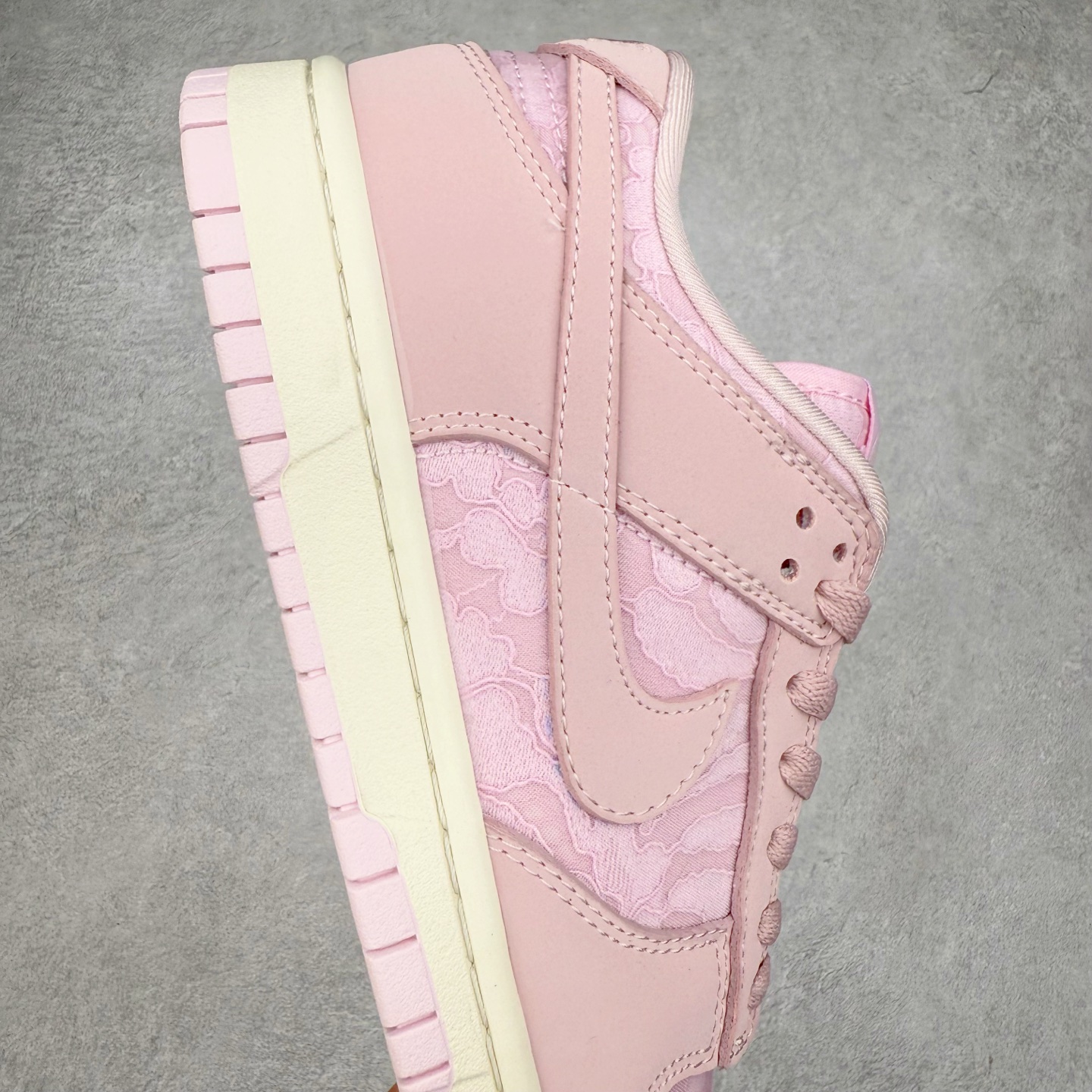 图片[6]-＃F版 NK Dunk Low 粉色 HJ5870-600 性价比王者 极限压缩利润空间 超乎所想的高性价比 用料绝不含糊 原盒原配 正确耐磨橡胶大底 超高清洁度 全鞋零毛边皮料切割 全套原楦原模倾力打造完美版型 尺码：36 36.5 37.5 38 38.5 39 40 40.5 41 42 42.5 43 44 44.5 45 46 47.5-选品中心