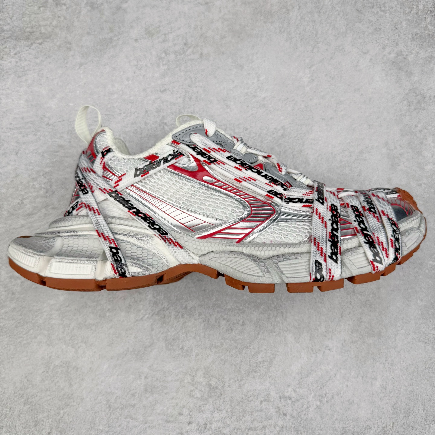 ＃VG零售版 BALENCIAGA 3XL Sneakers 巴黎世家十代网布系带低帮走秀复古老爹鞋 全套原纸板楦头开发 最原汁原味的灵魂版型 全鞋荧光划线卡点 胶水把控整洁度追求极致完美 每一双都是工艺品 多重QC质检 超越公司货的品控标准 实实在在的免检产品 原盒原配 正确字体电绣 粗细、位置、大小正确 侧边TPU 透气孔匹配意产原版 正确分离大底 TPU软底 原版一致大底LOGO 立体感十足 原厂皮料水洗做旧 采购原厂网纱 不含皮革 网布材料和聚氨酯 磨损效果 鞋头边缘和后帮 Balenciaga 徽标 鞋面和后跟凸印尺码 鞋舌 3XL 橡胶品牌标识和反光细节 鞋帮拉袢和鞋舌拉祥 配反光细节 备用鞋带在鞋履前侧 可在穿着前取下 便于不同造型搭配 正常尺码 尺码：35 36 37 38 39 40 41 42 43 44 45 46-选品中心