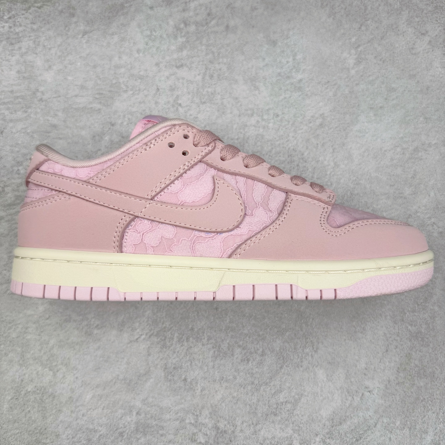 #F版 NK Dunk Low 粉色 HJ5870-600 性价比王者 极限压缩利润空间 超乎所想的高性价比 用料绝不含糊 原盒原配 正确耐磨橡胶大底 超高清洁度 全鞋零毛边皮料切割 全套原楦原模倾力打造完美版型 尺码:36 36.5 37.5 38 38.5 39 40 40.5 41 42 42.5 43 44 44.5 45 46 47.5-选品中心