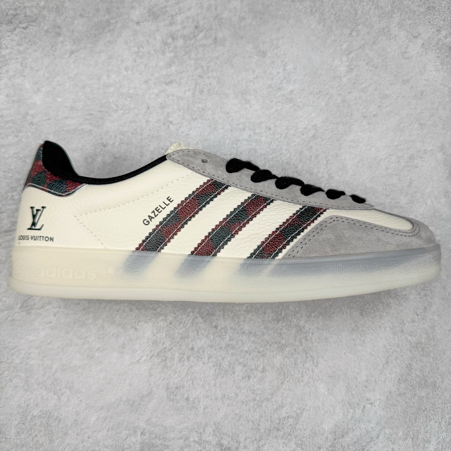 ＃C2 AD Gazelle Indoor Trainers 羚羊内训系列低帮复古百搭休闲运动德训风板鞋 DM1234 90年代经典的复刻版！自60年代以足球训练鞋面世以来,Gazelle就以其经典设计席卷全球。1991年版本的复刻,再造经典Gazelle。采用皮革打造,搭配浊色细节,让这款经典更加简约。尺码：36 36⅔ 37⅓ 38 38⅔ 39⅓ 40 40⅔ 41⅓ 42 42⅔ 43⅓ 44⅓ 44⅔ 45-选品中心