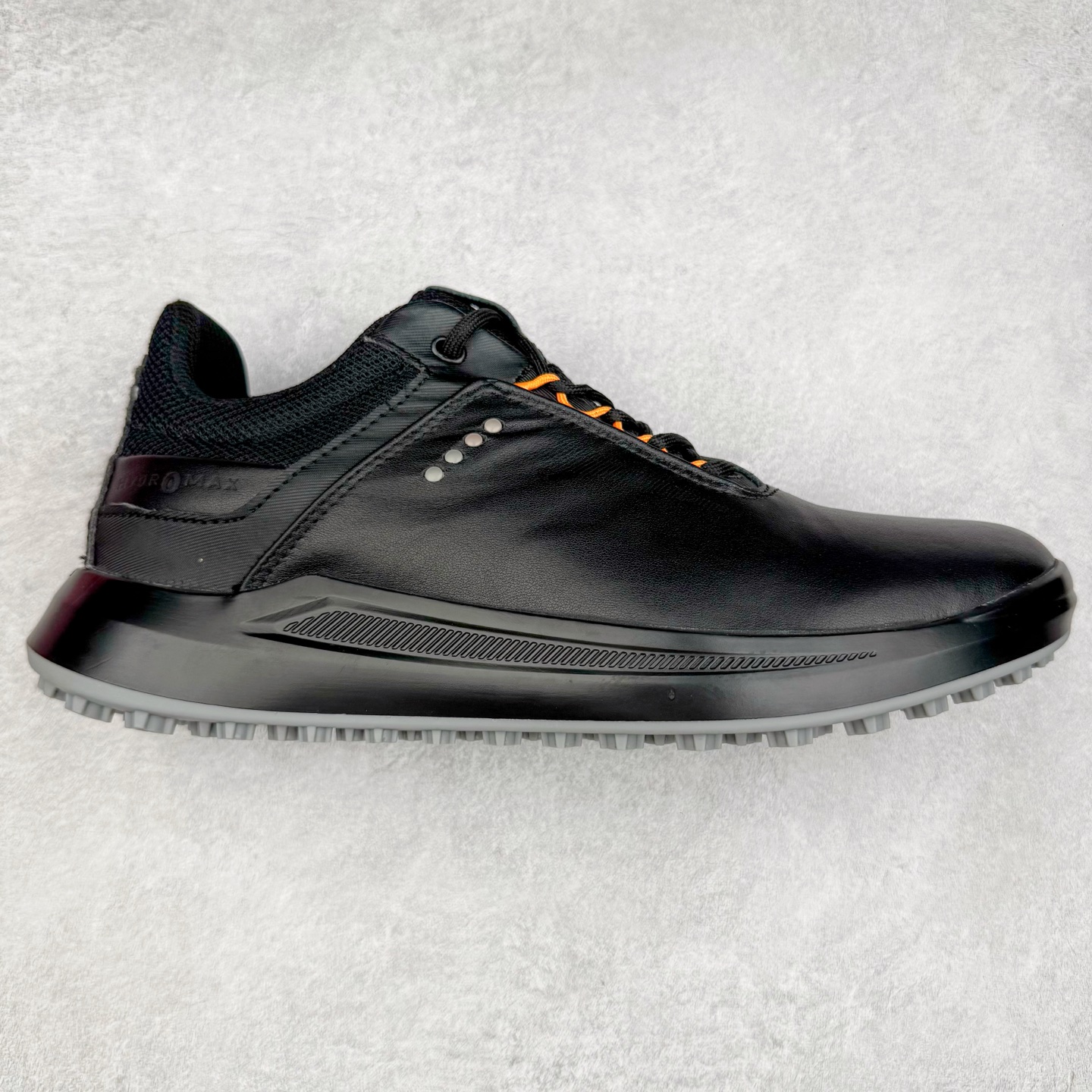 Ecco爱步男鞋新款运动鞋 跑鞋厚底增高老爹鞋 驱动系列全新款式 拼色拼接鞋面 时尚有型 牛皮与纺织品拼接 脚感舒适 出街有型 贴心套脚系带设计 舒适包裹双足 柔软细腻,亲肤透气 以摩托车粗犷胎纹为灵感 PU大底提供牵引性和支撑性 耐磨防滑提升稳定性 轻盈鞋底 舒适耐穿 户外出行 肆意洒脱 尺码:38 39 40 41 42 43 44(皮鞋码)-选品中心