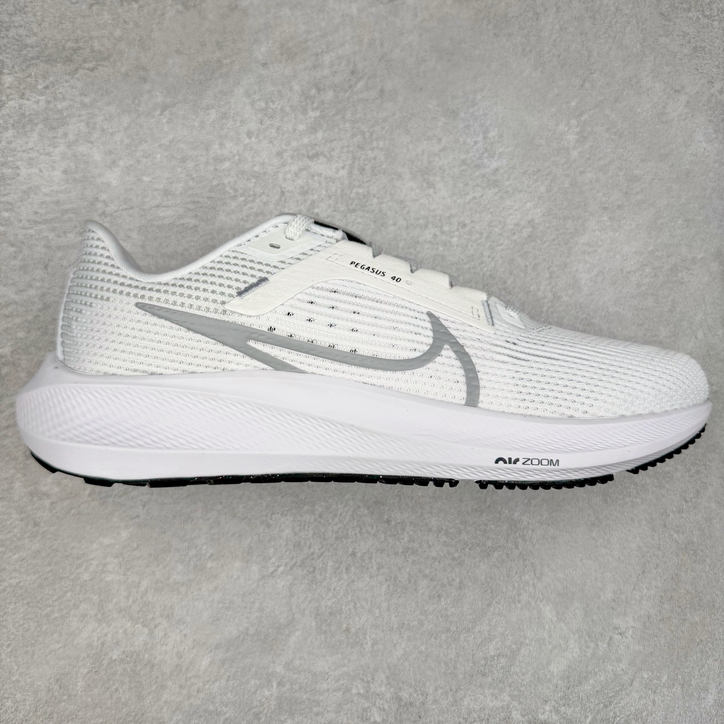 图片[11]-＃TG纯原 NK Zoom Pegasus 飞马40代马拉松系列网面透气缓震疾速跑鞋 独家渠道 市面未流通批次 奥莱直播间499 599一样的东西 碾压市面现存所有版本 公司一样的东西 超值回馈 帮你省钱 拥有 Zoom Air 一如既往的稳定感和流畅感 鞋面采用工程网眼设计 为特定高热区域营造出色透气性 进一步增加鞋面的穿孔数量 让足部能够快速散热 中足搭配 Flywire 飞线 在高速运动时营造舒适稳定的贴合感 内置Zoon气垫加持 动力十足 尺码：36 36.5 37.5 38 38.5 39 40 40.5 41 42 42.5 43 44 44.5 45-选品中心