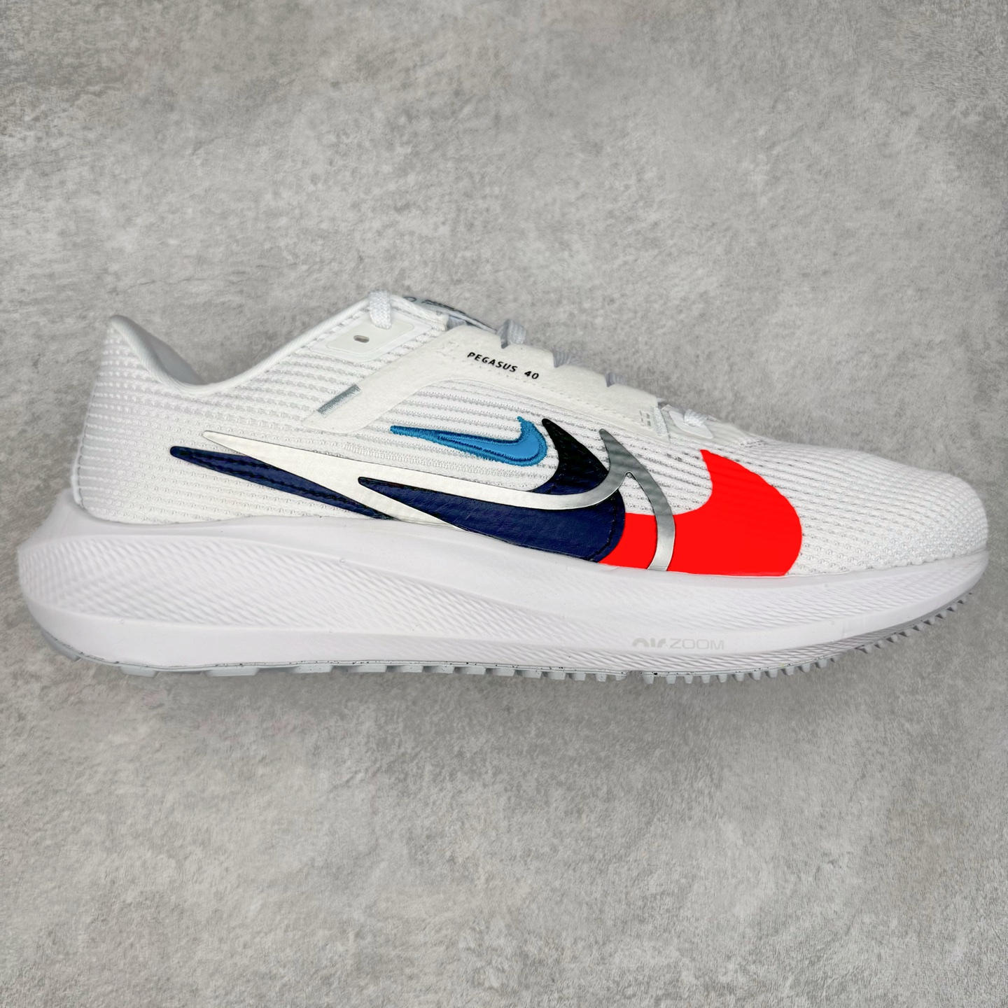 图片[2]-＃TG纯原 NK Zoom Pegasus 飞马40代马拉松系列网面透气缓震疾速跑鞋 独家渠道 市面未流通批次 奥莱直播间499 599一样的东西 碾压市面现存所有版本 公司一样的东西 超值回馈 帮你省钱 拥有 Zoom Air 一如既往的稳定感和流畅感 鞋面采用工程网眼设计 为特定高热区域营造出色透气性 进一步增加鞋面的穿孔数量 让足部能够快速散热 中足搭配 Flywire 飞线 在高速运动时营造舒适稳定的贴合感 内置Zoon气垫加持 动力十足 尺码：36 36.5 37.5 38 38.5 39 40 40.5 41 42 42.5 43 44 44.5 45-选品中心