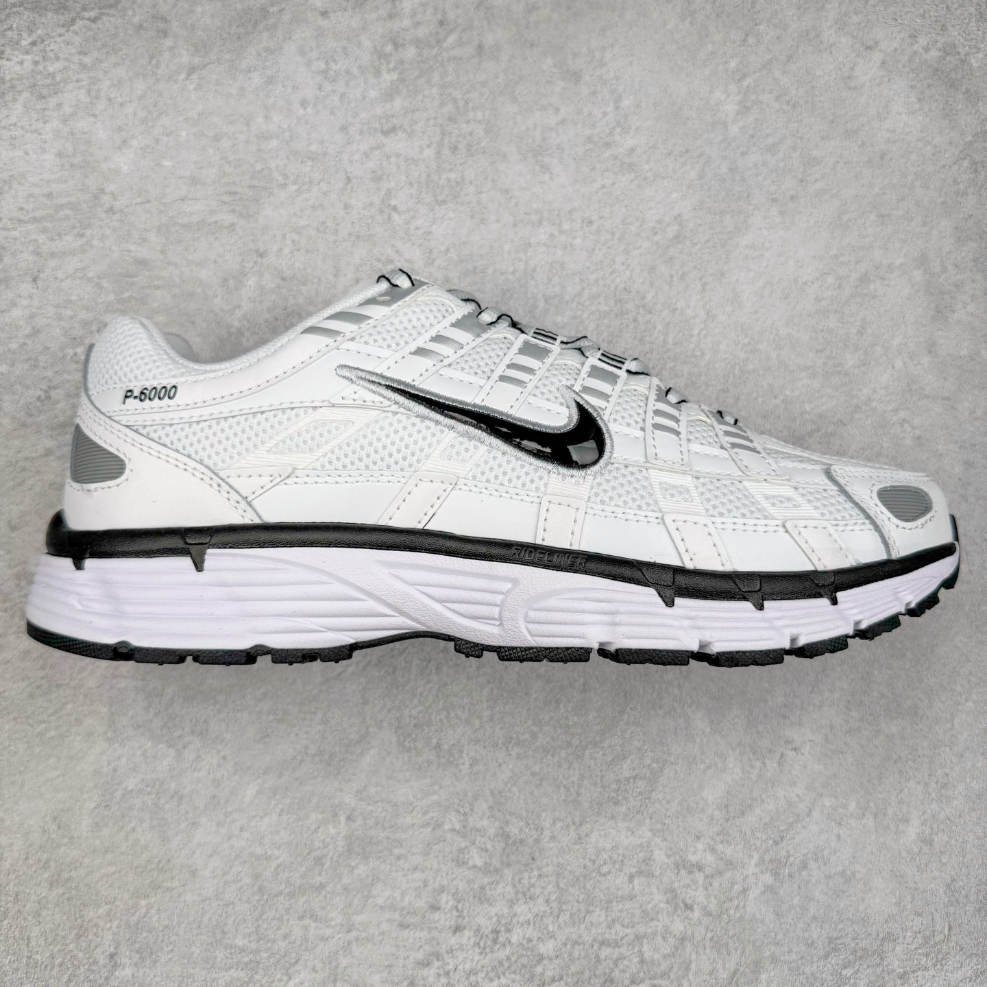 ＃A1 NK P-6000 系列低帮复古老爹风休闲运动舒适慢跑鞋 CD6404-107 购入原鞋原装纸板楦头开发 独家私模四层组合大底 市场唯一正确版本 良心定价 新配色陆续出货 进口三文治网面 融合 Pegasus 过往运动鞋设计 助力 21 世纪早期跑步运动跃升时尚新高度 采用透气网眼布、运动风格线条和耐穿覆面 兼具吸睛外观和舒适感受 中底泡绵以田径赛道为灵感 打造厚实设计 缔造出众缓震性能 尺码：36 36.5 37.5 38 38.5 39 40 40.5 41 42 42.5 43 44 44.5 45 46-选品中心