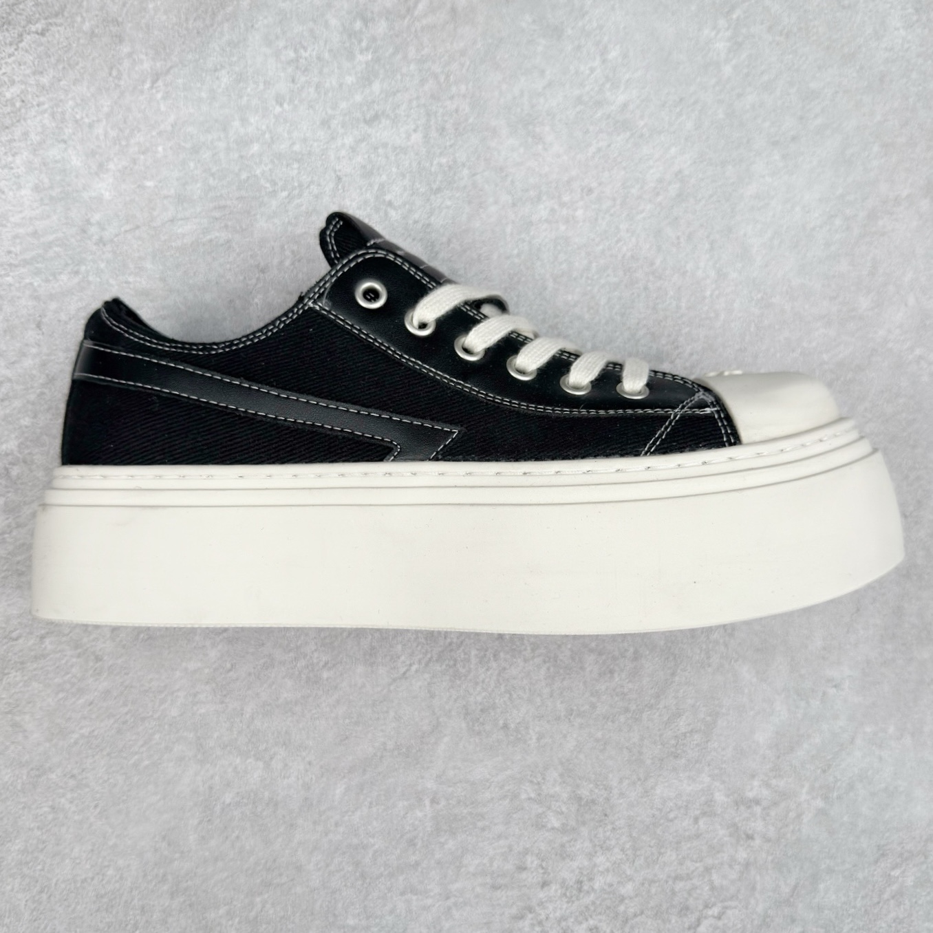 小红书穿搭爆款 国潮当红设计师品牌SMFK Garden Vintage Skate Low 花园系列低帮复古厚底十字花帆布休闲松糕做旧小脏板鞋 广东原产 采用棉质粗斜纹帆布洗旧磨损效果鞋面材质 外置轻量TR橡胶5.0cm厘米松糕大底 Z 尺码:35 36 37 38 39 40-选品中心