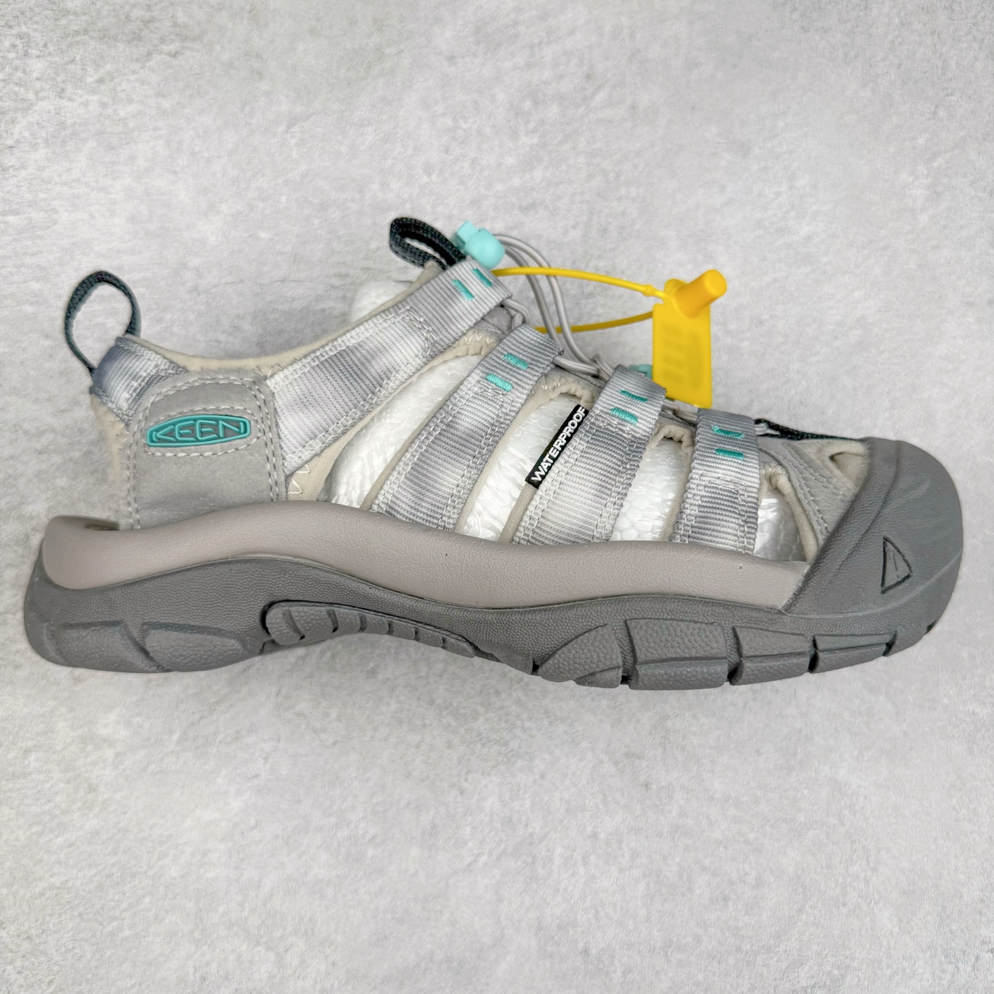 人气户外休闲鞋品牌-科恩Keen Uneek Flat-M 平底编织弹力穿搭溯溪涉水休闲户外凉鞋 #外贸订单出口品质#采用进口机台编制两根尼龙绳组成鞋面(快干衬里原料!!)#原装轻量级EVA中底缓震材质组合防滑橡胶外底部 夏季潮鞋,文青界的凉鞋至尊 都市机能户外品牌 KEEN 向来积极为其旗下大热鞋款 UNEEK 推出联名款，后跟为全封闭设计，快干衬里，HIGH-TRACTION橡胶外底，及轻量级EVA中底，达到轻量缓震的同时减轻重量。尺码：35 36 37 38 40 41 42 43 44 45-选品中心