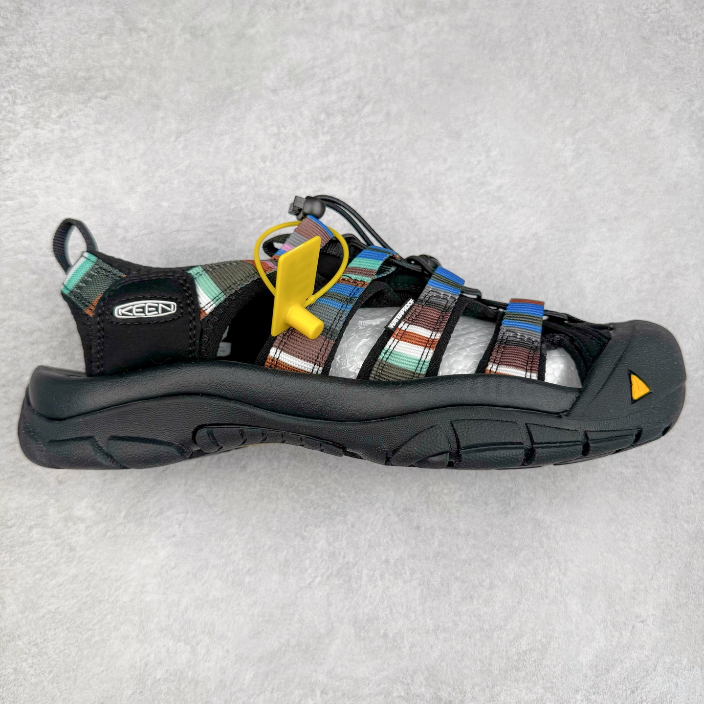 图片[2]-人气户外休闲鞋品牌-科恩Keen Uneek Flat-M 平底编织弹力穿搭溯溪涉水休闲户外凉鞋 #外贸订单出口品质#采用进口机台编制两根尼龙绳组成鞋面(快干衬里原料!!)#原装轻量级EVA中底缓震材质组合防滑橡胶外底部 夏季潮鞋,文青界的凉鞋至尊 都市机能户外品牌 KEEN 向来积极为其旗下大热鞋款 UNEEK 推出联名款，后跟为全封闭设计，快干衬里，HIGH-TRACTION橡胶外底，及轻量级EVA中底，达到轻量缓震的同时减轻重量。尺码：35 36 37 38 40 41 42 43 44 45-选品中心