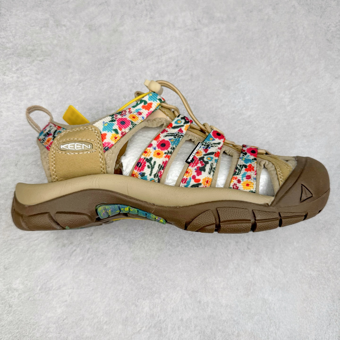 图片[8]-人气户外休闲鞋品牌-科恩Keen Uneek Flat-M 平底编织弹力穿搭溯溪涉水休闲户外凉鞋 #外贸订单出口品质#采用进口机台编制两根尼龙绳组成鞋面(快干衬里原料!!)#原装轻量级EVA中底缓震材质组合防滑橡胶外底部 夏季潮鞋,文青界的凉鞋至尊 都市机能户外品牌 KEEN 向来积极为其旗下大热鞋款 UNEEK 推出联名款，后跟为全封闭设计，快干衬里，HIGH-TRACTION橡胶外底，及轻量级EVA中底，达到轻量缓震的同时减轻重量。尺码：35 36 37 38 40 41 42 43 44 45-选品中心