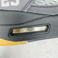 Off-White™ x Air Jordan Retro AJ5 OW联名黑蝉翼 DH8565-100 Off-White™ x Air Jordan Retro AJ5 OW联名黑蝉翼 DH8565-100