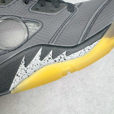 Off-White™ x Air Jordan Retro AJ5 OW联名黑蝉翼 DH8565-100 Off-White™ x Air Jordan Retro AJ5 OW联名黑蝉翼 DH8565-100