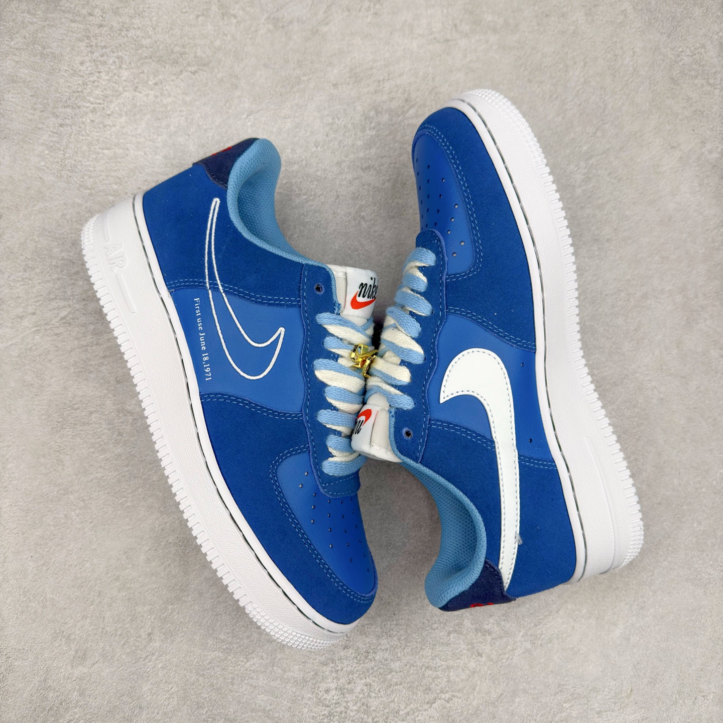 图片[3]-＃XT纯原 NK Air Force 1´07 Low 空军一号低帮百搭休闲运动板鞋 DB3597-400 顶级批次 2022全新楦头鞋型 鱼鳞大底 历时开发三个月 清洁度完美 二维码鞋标 内置芯片及solo气垫 大底高度及其弧度依照正品 钢印 logo刺绣 鞋口弧度 鞋头长度 鞋面冲孔 鞋垫背胶及钢印 完美鞋型对比正品 每一处都是细节满满 柔软、弹性十足的缓震性能和出色的中底设计 横跨复古与现代的外型结合 造就出风靡全球 三十多年的Force 1 直到今天还深受青睐 实拍调校N版已经零色差零失真 百分百还原实物色彩所见即所得 不存在货不对板色差等低级问题 选购参考实物拍摄 不混卖不参货 只用心做好货严格选品 承诺混一赔十 尺码：36 36.5 37.5 38 38.5 39 40 40.5 41 42 42.5 43 44 44.5 45-选品中心