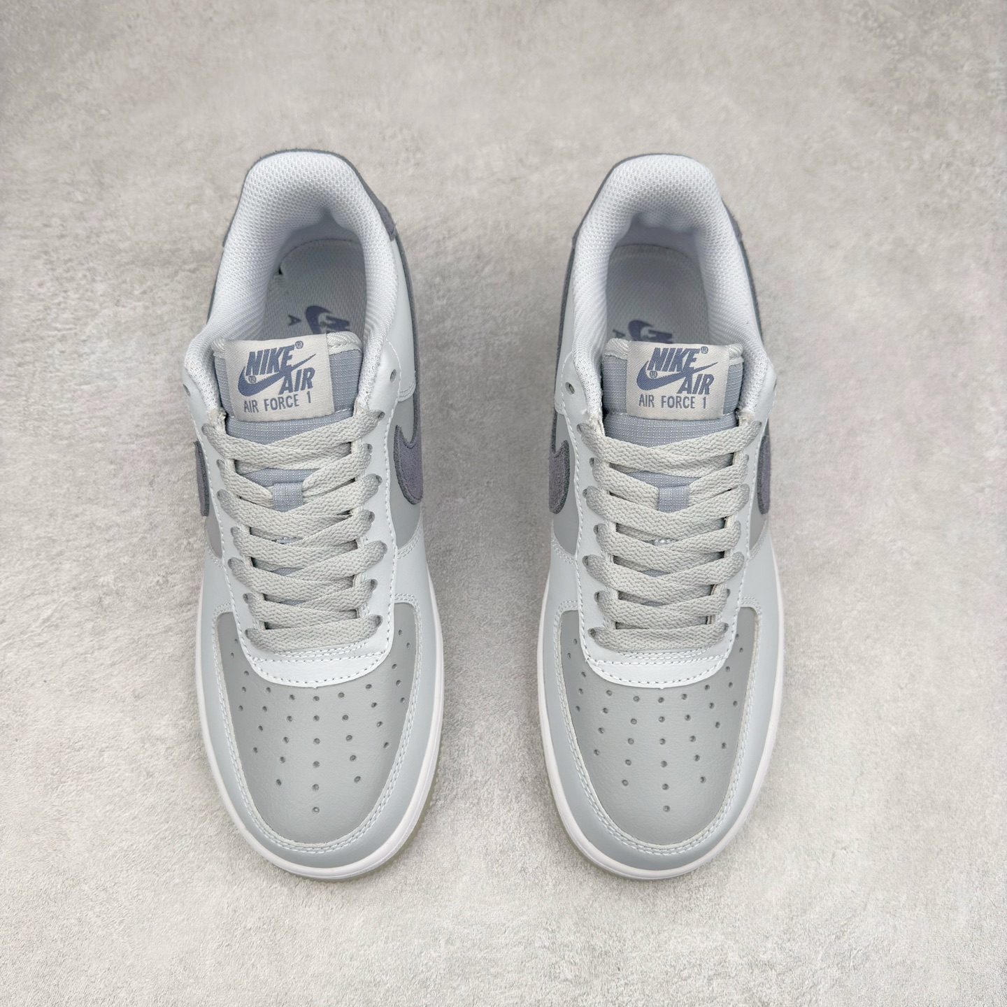 图片[2]-＃XT纯原 NK Air Force 1´07 Low 空军一号低帮百搭休闲运动板鞋 FJ4170-001 顶级批次 2022全新楦头鞋型 鱼鳞大底 历时开发三个月 清洁度完美 二维码鞋标 内置芯片及solo气垫 大底高度及其弧度依照正品 钢印 logo刺绣 鞋口弧度 鞋头长度 鞋面冲孔 鞋垫背胶及钢印 完美鞋型对比正品 每一处都是细节满满 柔软、弹性十足的缓震性能和出色的中底设计 横跨复古与现代的外型结合 造就出风靡全球 三十多年的Force 1 直到今天还深受青睐 实拍调校N版已经零色差零失真 百分百还原实物色彩所见即所得 不存在货不对板色差等低级问题 选购参考实物拍摄 不混卖不参货 只用心做好货严格选品 承诺混一赔十 尺码：36 36.5 37.5 38 38.5 39 40 40.5 41 42 42.5 43 44 44.5 45-选品中心